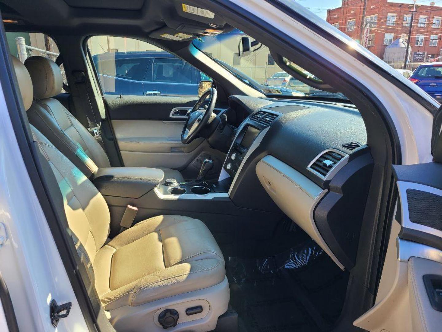 2013 WHITE FORD EXPLORER XLT (1FM5K8D89DG) with an 3.5L engine, Automatic transmission, located at 7981 Paxton Street, Harrisburg, PA, 17111, (717) 561-2926, 40.261490, -76.749229 - WE FINANCE!!! Good Credit/ Bad Credit/ No Credit - ALL Trade-Ins Welcomed!!! ***Guaranteed Credit Approval*** APPLY ONLINE or CALL us TODAY ;) Internet Prices and Marketplace Prices are SPECIAL discounted ***CASH DEALS*** Retail Prices are higher. Please call us to discuss your cash and finan - Photo#11