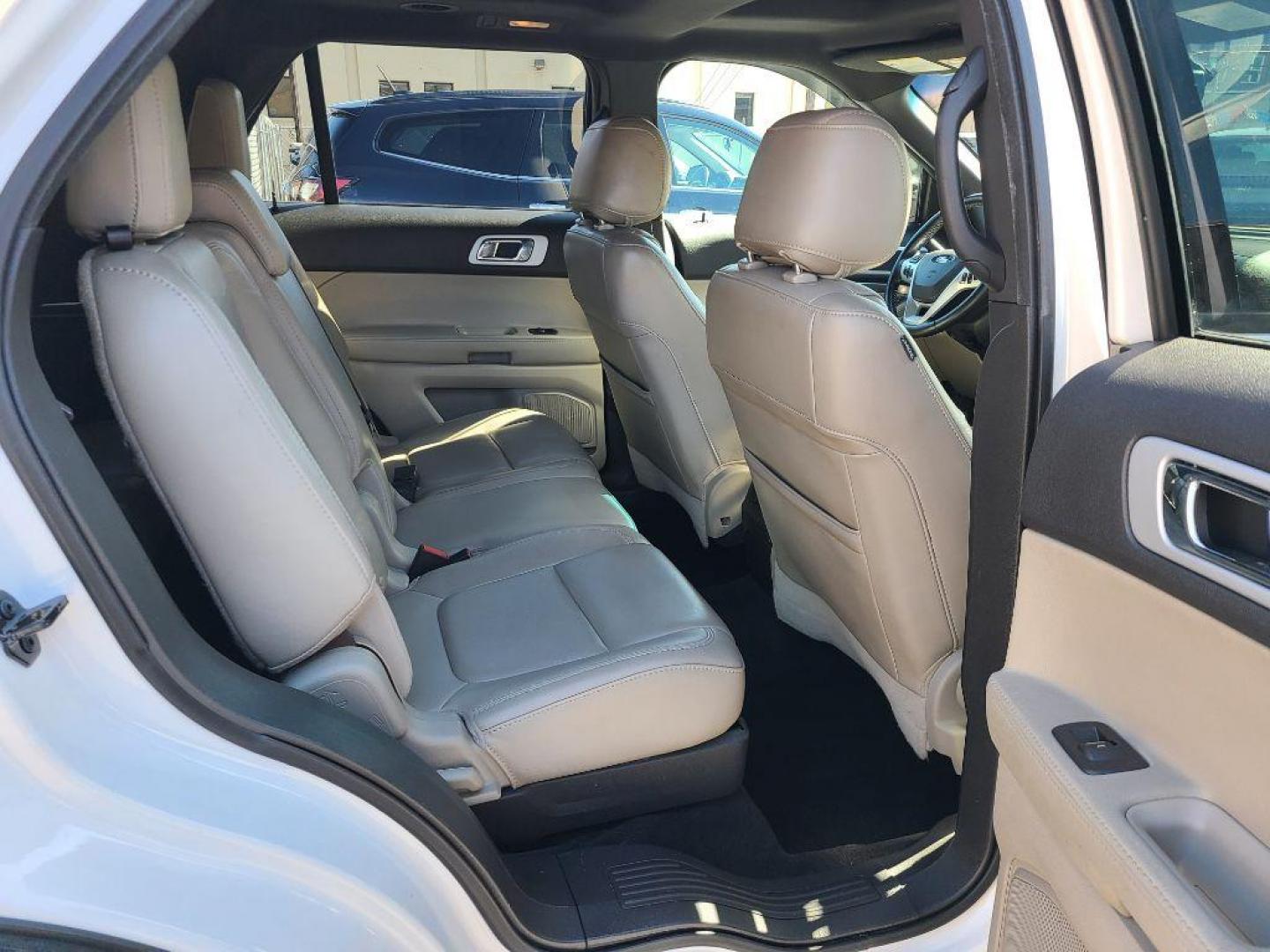 2013 WHITE FORD EXPLORER XLT (1FM5K8D89DG) with an 3.5L engine, Automatic transmission, located at 7981 Paxton Street, Harrisburg, PA, 17111, (717) 561-2926, 40.261490, -76.749229 - WE FINANCE!!! Good Credit/ Bad Credit/ No Credit - ALL Trade-Ins Welcomed!!! ***Guaranteed Credit Approval*** APPLY ONLINE or CALL us TODAY ;) Internet Prices and Marketplace Prices are SPECIAL discounted ***CASH DEALS*** Retail Prices are higher. Please call us to discuss your cash and finan - Photo#12