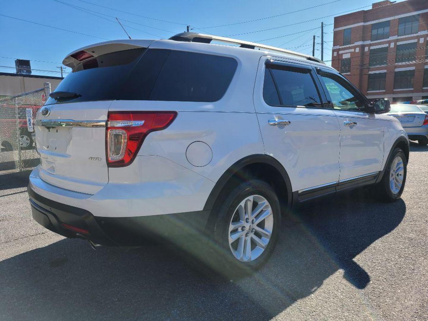 2013 WHITE FORD EXPLORER XLT (1FM5K8D89DG) with an 3.5L engine, Automatic transmission, located at 7981 Paxton Street, Harrisburg, PA, 17111, (717) 561-2926, 40.261490, -76.749229 - WE FINANCE!!! Good Credit/ Bad Credit/ No Credit - ALL Trade-Ins Welcomed!!! ***Guaranteed Credit Approval*** APPLY ONLINE or CALL us TODAY ;) Internet Prices and Marketplace Prices are SPECIAL discounted ***CASH DEALS*** Retail Prices are higher. Please call us to discuss your cash and finan - Photo#4
