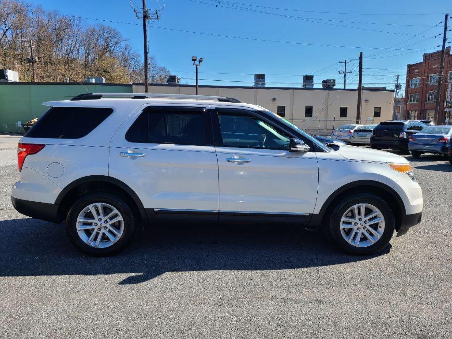 2013 WHITE FORD EXPLORER XLT (1FM5K8D89DG) with an 3.5L engine, Automatic transmission, located at 7981 Paxton Street, Harrisburg, PA, 17111, (717) 561-2926, 40.261490, -76.749229 - WE FINANCE!!! Good Credit/ Bad Credit/ No Credit - ALL Trade-Ins Welcomed!!! ***Guaranteed Credit Approval*** APPLY ONLINE or CALL us TODAY ;) Internet Prices and Marketplace Prices are SPECIAL discounted ***CASH DEALS*** Retail Prices are higher. Please call us to discuss your cash and finan - Photo#5