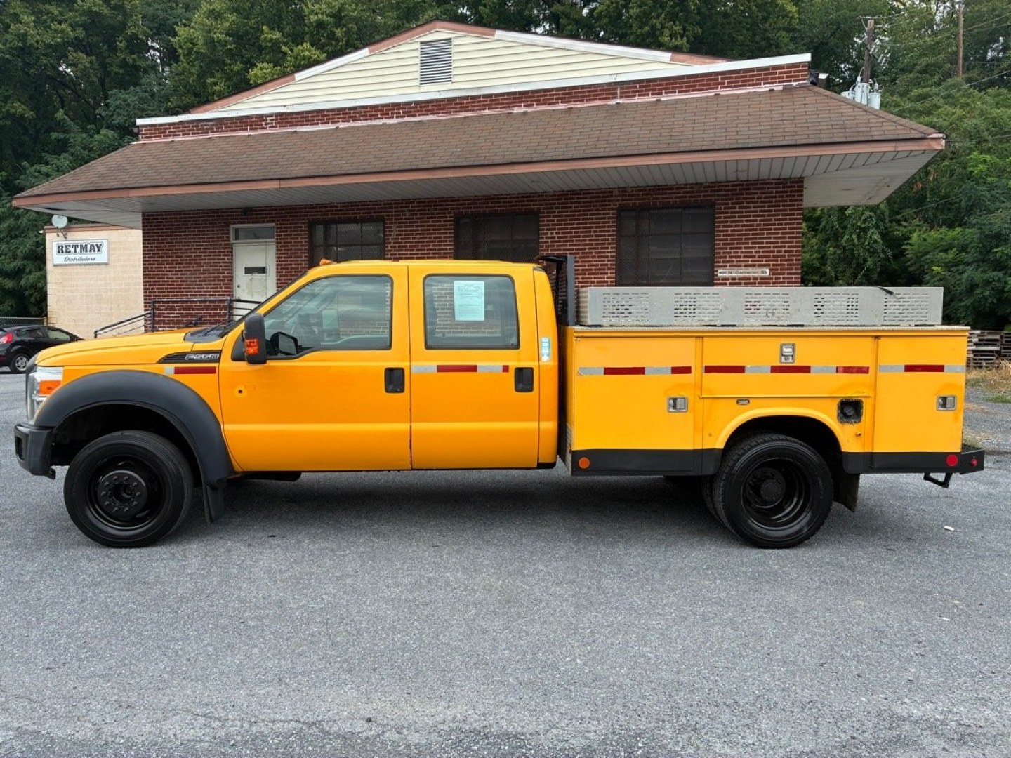 2013 YELLOW FORD F550 SUPER DUTY (1FD0W5GY1DE) with an 6.8L engine, Automatic transmission, located at 7981 Paxton Street, Harrisburg, PA, 17111, (717) 561-2926, 40.261490, -76.749229 - Hard Top 10-Cylinder Gasoline Natural A/T Power Steering Gray Vinyl Seats A/C Power Windows Power Door Locks Driver Air Bag WE FINANCE!!! MOST vehicles are available for financing. Good Credit/ Challenged Credit/ No Credit - ALL Trade-Ins Welcomed!!! APPLY ONLINE or CALL us TODA- Photo#1