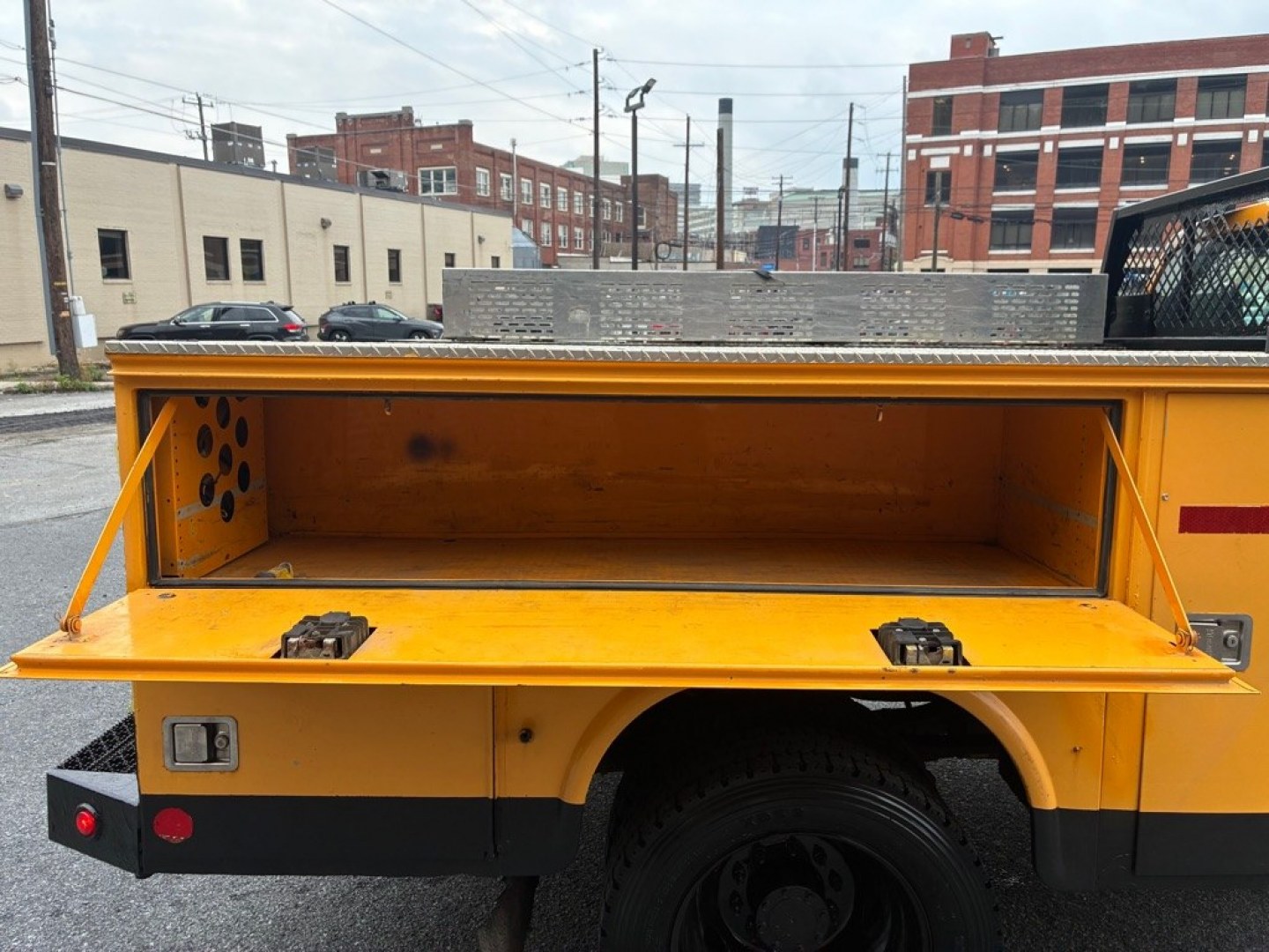 2013 YELLOW FORD F550 SUPER DUTY (1FD0W5GY1DE) with an 6.8L engine, Automatic transmission, located at 7981 Paxton Street, Harrisburg, PA, 17111, (717) 561-2926, 40.261490, -76.749229 - Hard Top 10-Cylinder Gasoline Natural A/T Power Steering Gray Vinyl Seats A/C Power Windows Power Door Locks Driver Air Bag WE FINANCE!!! MOST vehicles are available for financing. Good Credit/ Challenged Credit/ No Credit - ALL Trade-Ins Welcomed!!! APPLY ONLINE or CALL us TODA- Photo#10