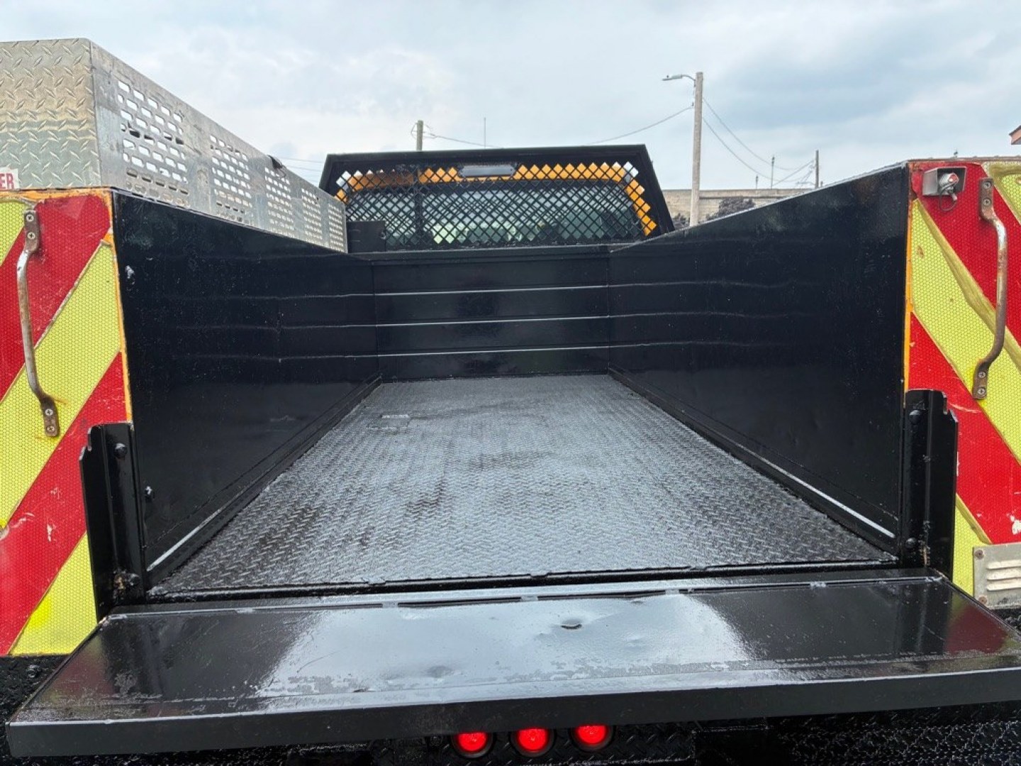 2013 YELLOW FORD F550 SUPER DUTY (1FD0W5GY1DE) with an 6.8L engine, Automatic transmission, located at 7981 Paxton Street, Harrisburg, PA, 17111, (717) 561-2926, 40.261490, -76.749229 - Hard Top 10-Cylinder Gasoline Natural A/T Power Steering Gray Vinyl Seats A/C Power Windows Power Door Locks Driver Air Bag WE FINANCE!!! MOST vehicles are available for financing. Good Credit/ Challenged Credit/ No Credit - ALL Trade-Ins Welcomed!!! APPLY ONLINE or CALL us TODA- Photo#11