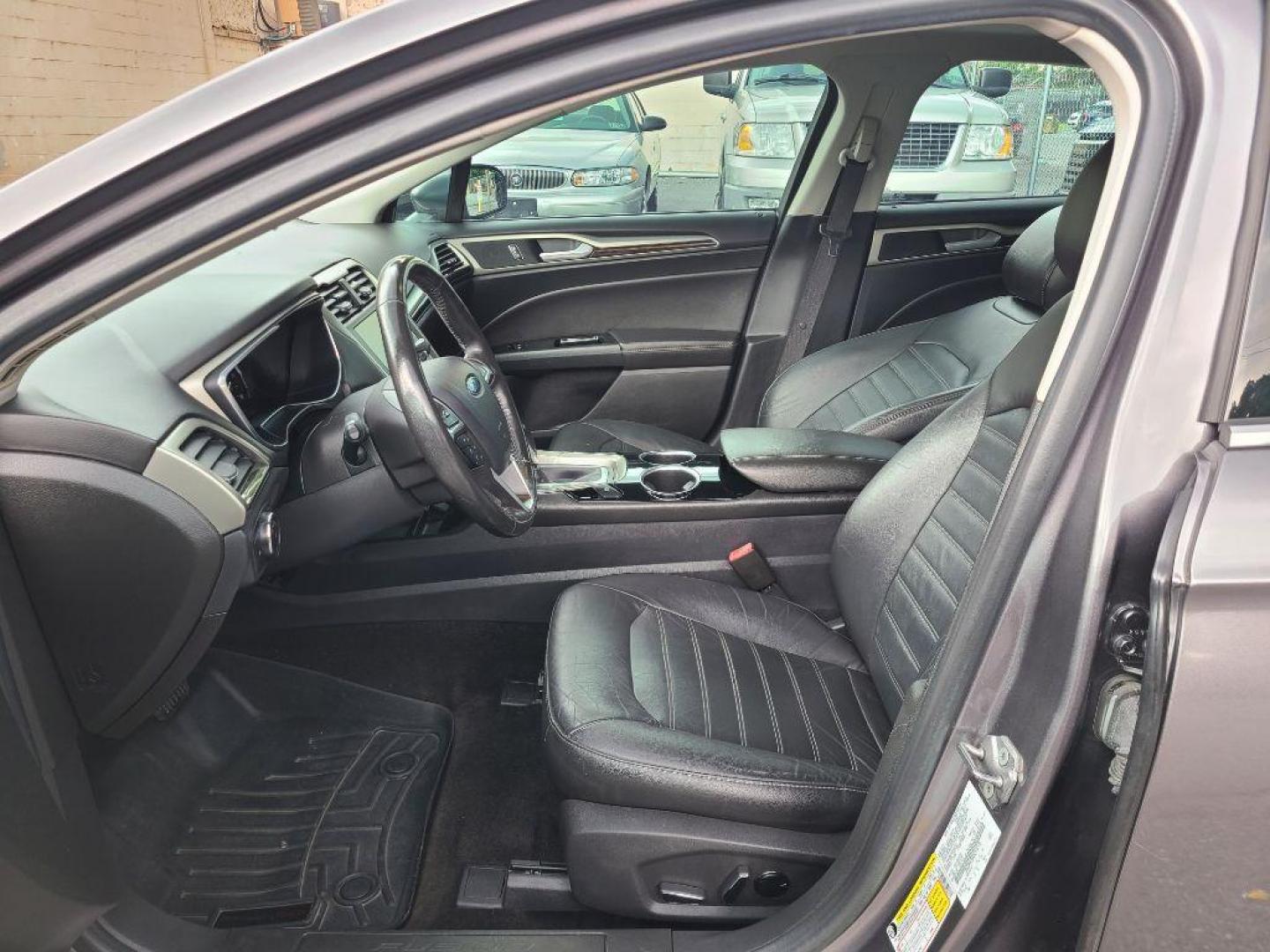 2013 GRAY FORD FUSION SE HYBRID (3FA6P0LU8DR) with an 2.0L engine, Continuously Variable transmission, located at 117 North Cameron Street, Harrisburg, PA, 17101, (717) 963-8962, 40.266762, -76.875259 - WE FINANCE!!! Good Credit/ Bad Credit/ No Credit - ALL Trade-Ins Welcomed!!! ***Guaranteed Credit Approval*** APPLY ONLINE or CALL us TODAY ;) Internet Prices and Marketplace Prices are SPECIAL discounted ***CASH DEALS*** Retail Prices are higher. Please call us to discuss your cash and finan - Photo#13