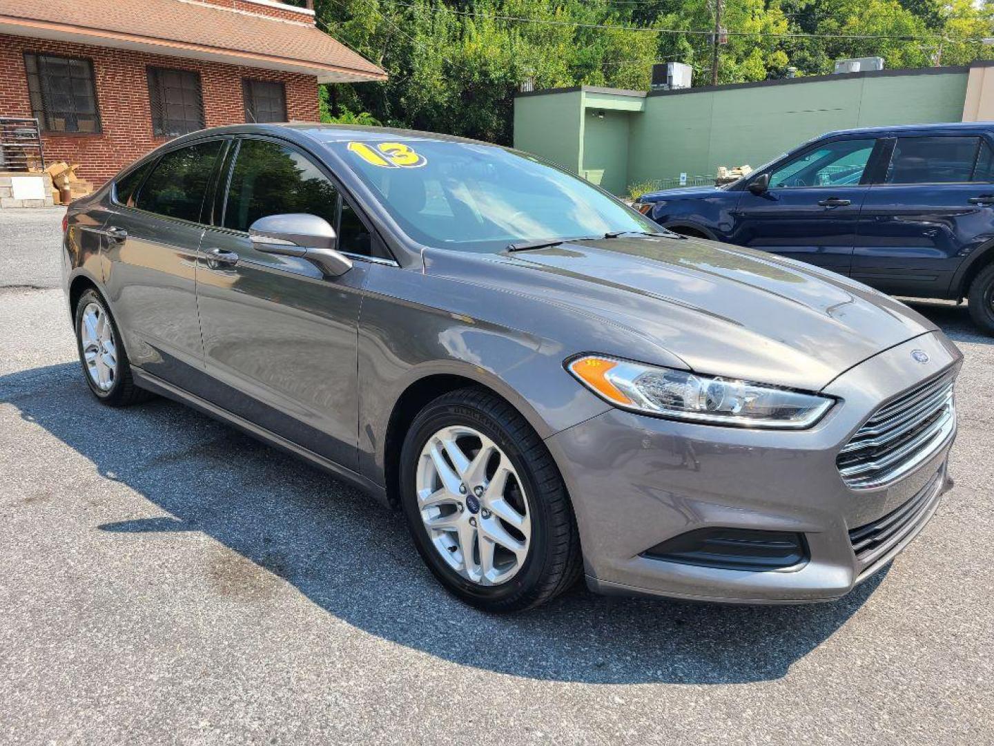 2013 GRAY FORD FUSION SE (3FA6P0H70DR) with an 2.5L engine, Automatic transmission, located at 117 North Cameron Street, Harrisburg, PA, 17101, (717) 963-8962, 40.266762, -76.875259 - WE FINANCE!!! Good Credit/ Bad Credit/ No Credit - ALL Trade-Ins Welcomed!!! ***Guaranteed Credit Approval*** APPLY ONLINE or CALL us TODAY ;) Internet Prices and Marketplace Prices are SPECIAL discounted ***CASH DEALS*** Retail Prices are higher. Please call us to discuss your cash and finan - Photo#6