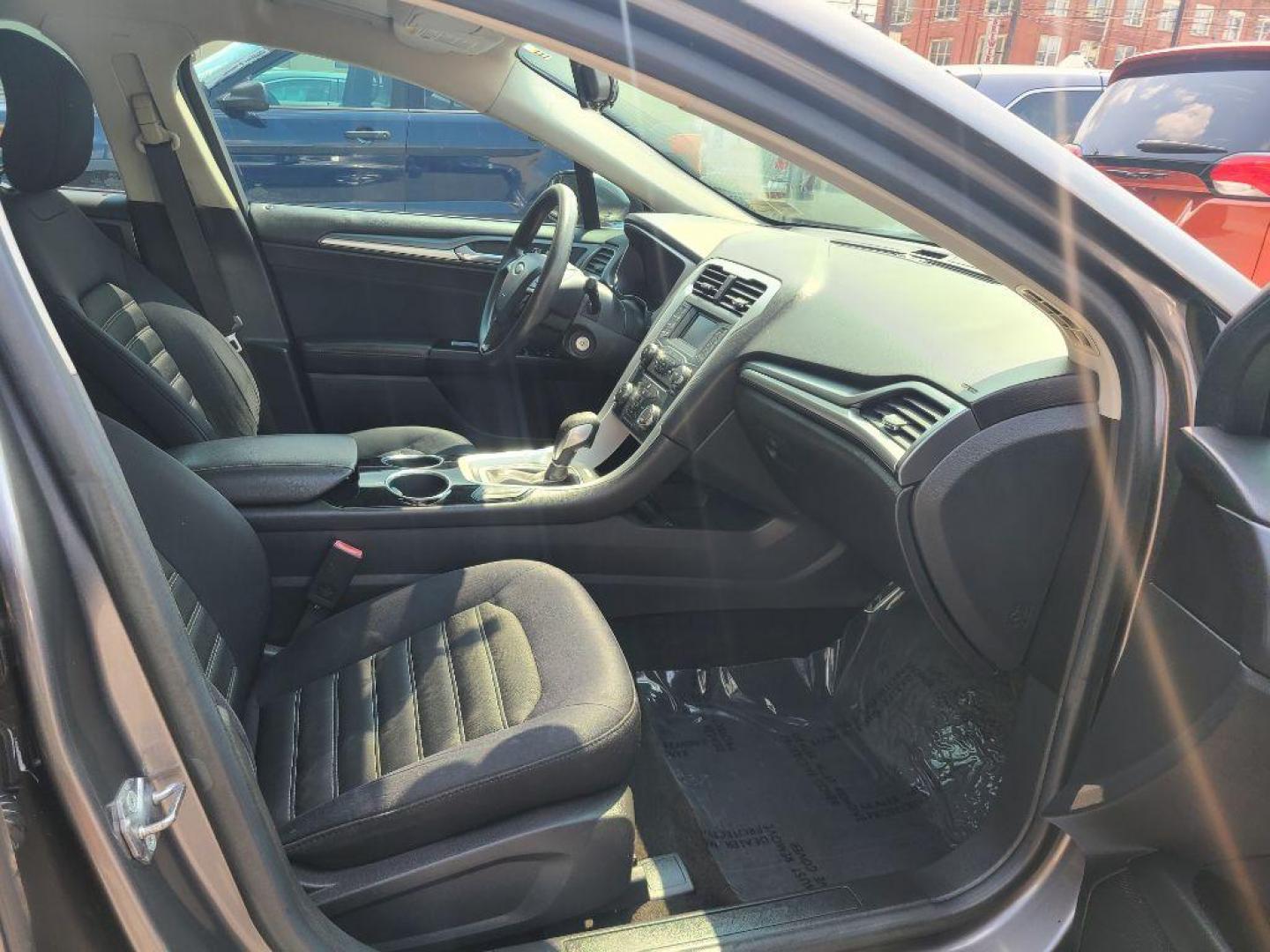 2013 GRAY FORD FUSION SE (3FA6P0H70DR) with an 2.5L engine, Automatic transmission, located at 117 North Cameron Street, Harrisburg, PA, 17101, (717) 963-8962, 40.266762, -76.875259 - WE FINANCE!!! Good Credit/ Bad Credit/ No Credit - ALL Trade-Ins Welcomed!!! ***Guaranteed Credit Approval*** APPLY ONLINE or CALL us TODAY ;) Internet Prices and Marketplace Prices are SPECIAL discounted ***CASH DEALS*** Retail Prices are higher. Please call us to discuss your cash and finan - Photo#8