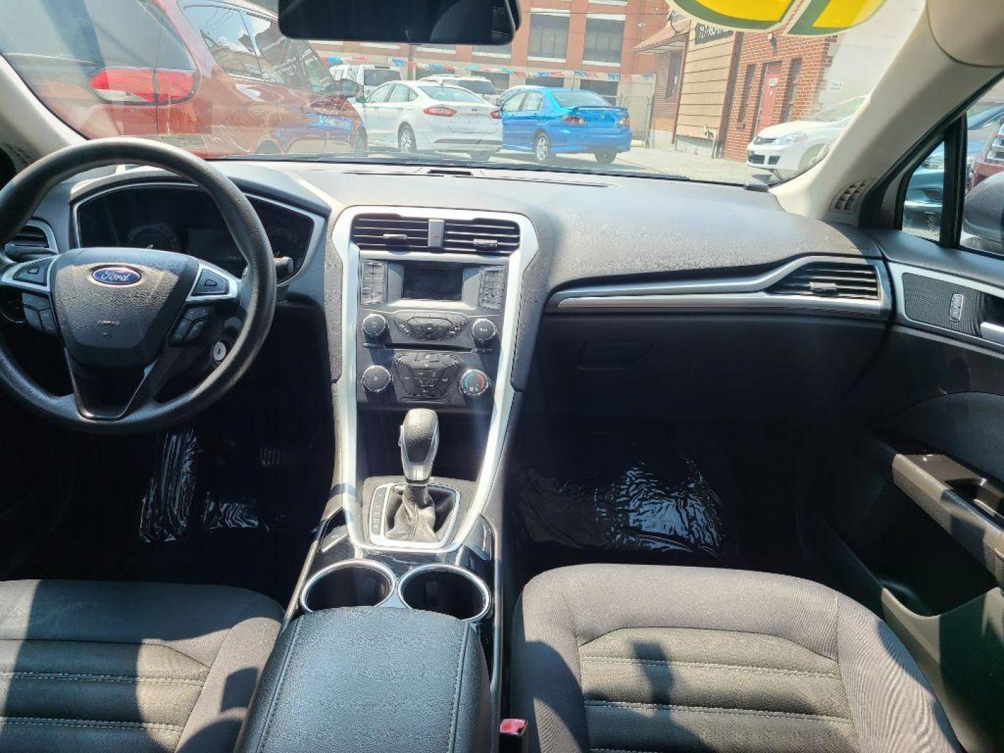 2013 GRAY FORD FUSION SE (3FA6P0H70DR) with an 2.5L engine, Automatic transmission, located at 117 North Cameron Street, Harrisburg, PA, 17101, (717) 963-8962, 40.266762, -76.875259 - WE FINANCE!!! Good Credit/ Bad Credit/ No Credit - ALL Trade-Ins Welcomed!!! ***Guaranteed Credit Approval*** APPLY ONLINE or CALL us TODAY ;) Internet Prices and Marketplace Prices are SPECIAL discounted ***CASH DEALS*** Retail Prices are higher. Please call us to discuss your cash and finan - Photo#9