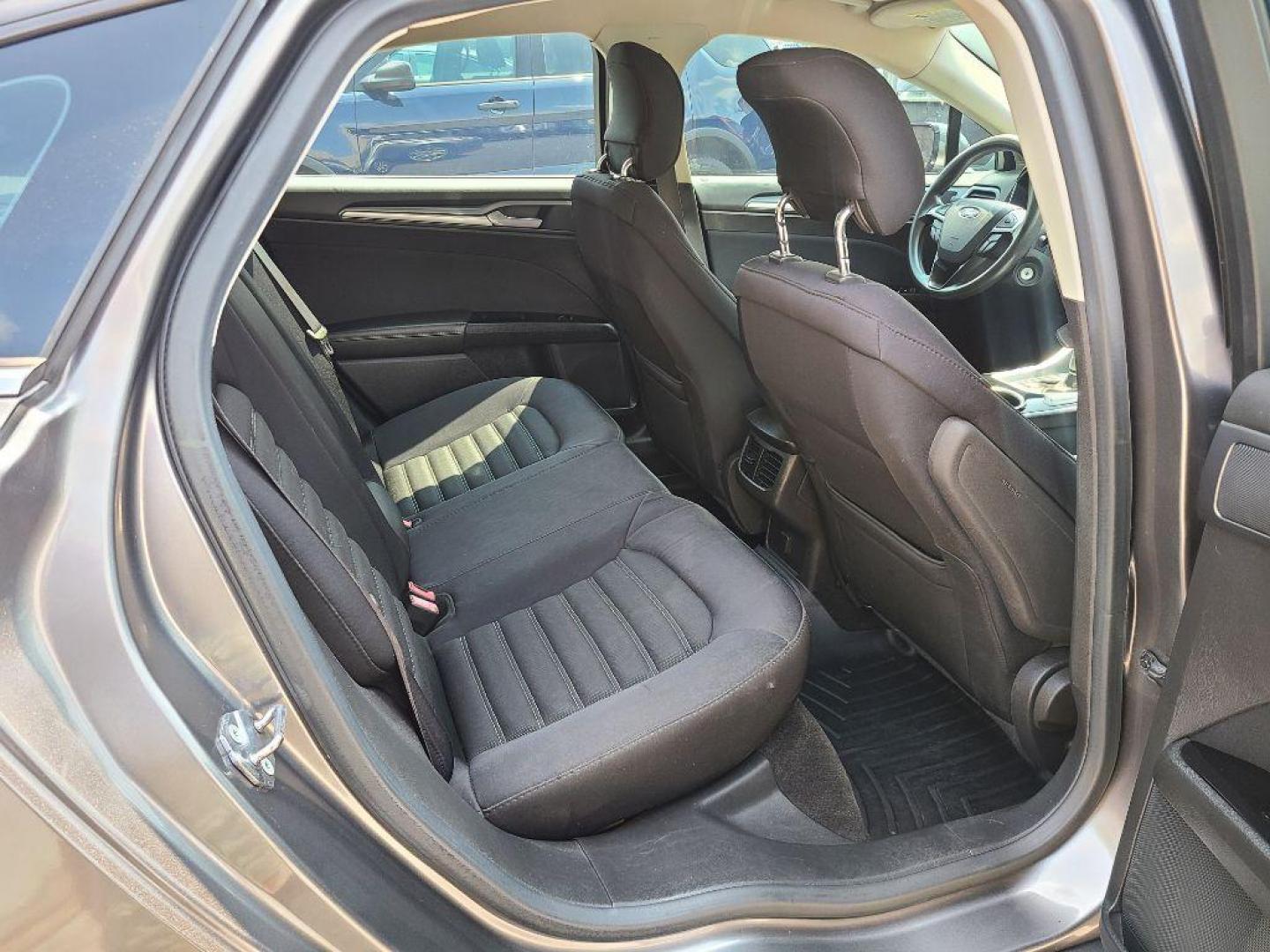 2013 GRAY FORD FUSION SE (3FA6P0H70DR) with an 2.5L engine, Automatic transmission, located at 117 North Cameron Street, Harrisburg, PA, 17101, (717) 963-8962, 40.266762, -76.875259 - WE FINANCE!!! Good Credit/ Bad Credit/ No Credit - ALL Trade-Ins Welcomed!!! ***Guaranteed Credit Approval*** APPLY ONLINE or CALL us TODAY ;) Internet Prices and Marketplace Prices are SPECIAL discounted ***CASH DEALS*** Retail Prices are higher. Please call us to discuss your cash and finan - Photo#10