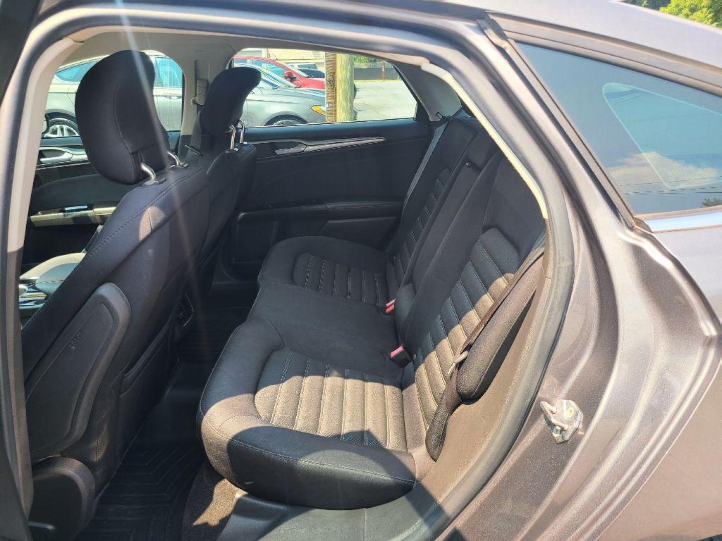 2013 GRAY FORD FUSION SE (3FA6P0H70DR) with an 2.5L engine, Automatic transmission, located at 117 North Cameron Street, Harrisburg, PA, 17101, (717) 963-8962, 40.266762, -76.875259 - WE FINANCE!!! Good Credit/ Bad Credit/ No Credit - ALL Trade-Ins Welcomed!!! ***Guaranteed Credit Approval*** APPLY ONLINE or CALL us TODAY ;) Internet Prices and Marketplace Prices are SPECIAL discounted ***CASH DEALS*** Retail Prices are higher. Please call us to discuss your cash and finan - Photo#11