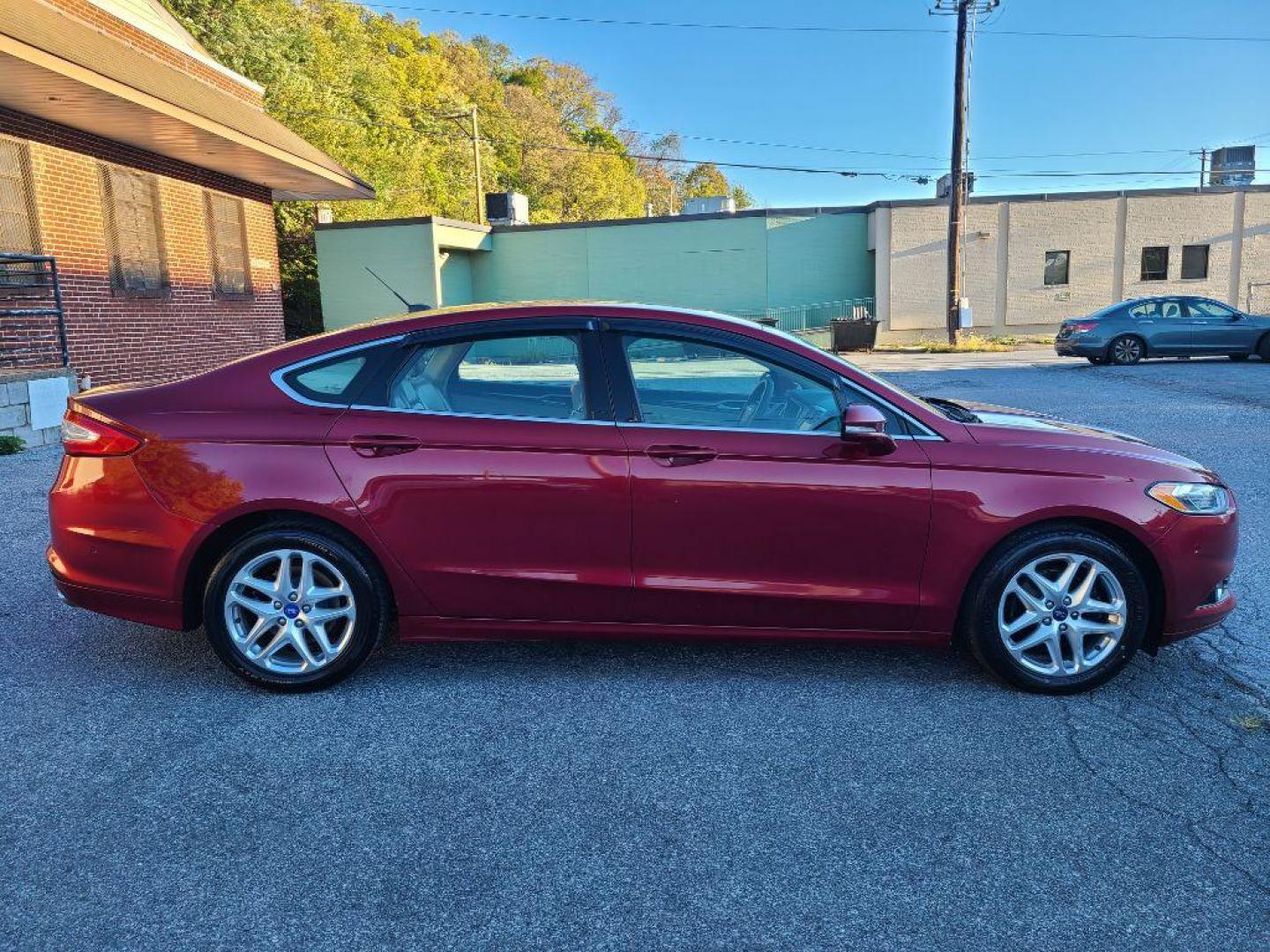 2013 RED FORD FUSION SE (3FA6P0HR0DR) with an 1.6L engine, Automatic transmission, located at 117 North Cameron Street, Harrisburg, PA, 17101, (717) 963-8962, 40.266762, -76.875259 - WE FINANCE!!! Good Credit/ Bad Credit/ No Credit - ALL Trade-Ins Welcomed!!! ***Guaranteed Credit Approval*** APPLY ONLINE or CALL us TODAY ;) Please call us to discuss your cash and financing options. - Photo#5