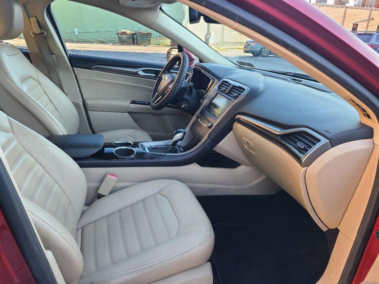 2013 RED FORD FUSION SE (3FA6P0HR0DR) with an 1.6L engine, Automatic transmission, located at 117 North Cameron Street, Harrisburg, PA, 17101, (717) 963-8962, 40.266762, -76.875259 - WE FINANCE!!! Good Credit/ Bad Credit/ No Credit - ALL Trade-Ins Welcomed!!! ***Guaranteed Credit Approval*** APPLY ONLINE or CALL us TODAY ;) Please call us to discuss your cash and financing options. - Photo#9