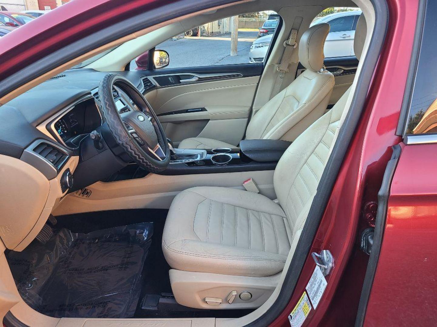 2013 RED FORD FUSION SE (3FA6P0HR0DR) with an 1.6L engine, Automatic transmission, located at 117 North Cameron Street, Harrisburg, PA, 17101, (717) 963-8962, 40.266762, -76.875259 - WE FINANCE!!! Good Credit/ Bad Credit/ No Credit - ALL Trade-Ins Welcomed!!! ***Guaranteed Credit Approval*** APPLY ONLINE or CALL us TODAY ;) Please call us to discuss your cash and financing options. - Photo#25