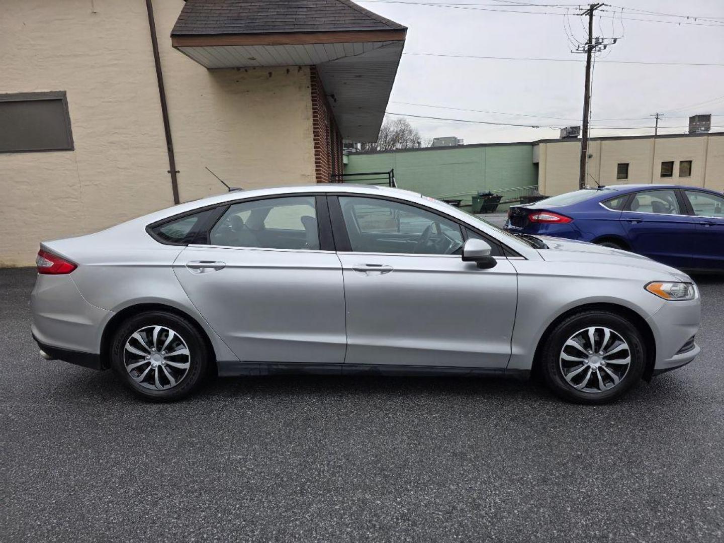 2013 SILVER FORD FUSION S (3FA6P0G72DR) with an 2.5L engine, Automatic transmission, located at 117 North Cameron Street, Harrisburg, PA, 17101, (717) 963-8962, 40.266762, -76.875259 - WE FINANCE!!! Good Credit/ Challenged Credit/ No Credit - ALL Trade-Ins Welcomed!!! APPLY ONLINE or CALL us TODAY ;) Please call us to discuss your cash and/or financing options. - Photo#5