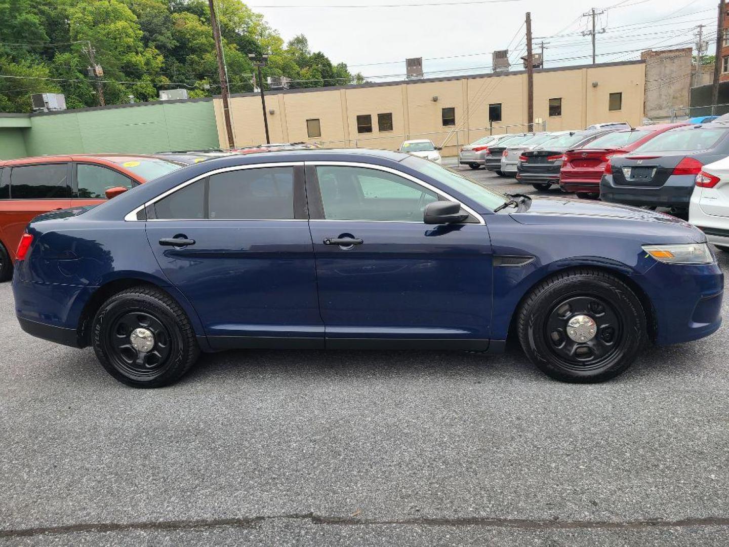 2013 BLUE FORD TAURUS POLICE INTERCEPTOR (1FAHP2M87DG) with an 3.5L engine, Automatic transmission, located at 7981 Paxton Street, Harrisburg, PA, 17111, (717) 561-2926, 40.261490, -76.749229 - WE FINANCE!!! Good Credit/ Bad Credit/ No Credit - ALL Trade-Ins Welcomed!!! ***Guaranteed Credit Approval*** APPLY ONLINE or CALL us TODAY ;) Internet Prices and Marketplace Prices are SPECIAL discounted ***CASH DEALS*** Retail Prices are higher. Please call us to discuss your cash and finan - Photo#5