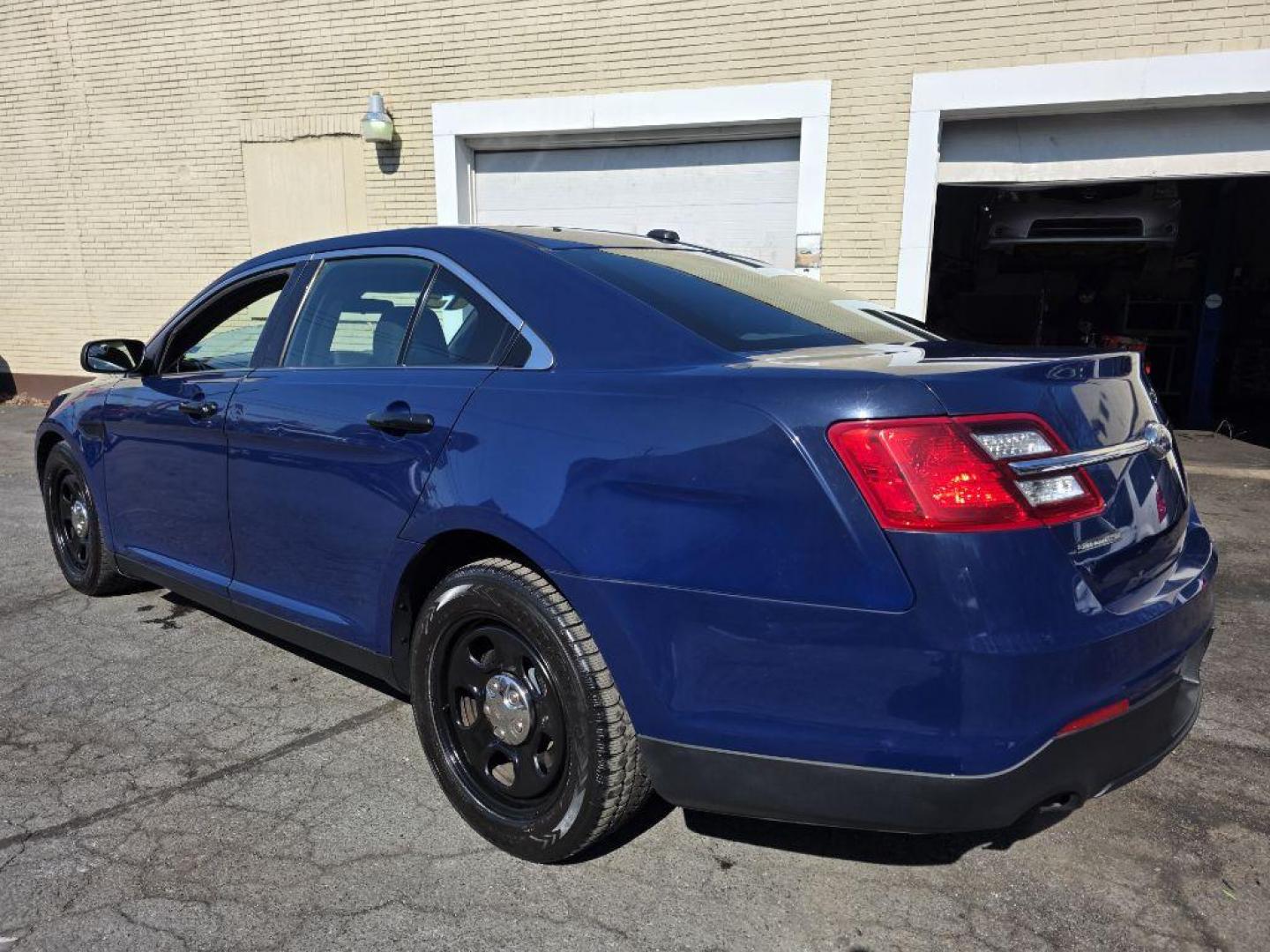2013 BLUE FORD TAURUS POLICE INTERCEPTOR (1FAHP2M83DG) with an 3.5L engine, Automatic transmission, located at 117 North Cameron Street, Harrisburg, PA, 17101, (717) 963-8962, 40.266762, -76.875259 - WE FINANCE!!! Good Credit/ Challenged Credit/ No Credit - ALL Trade-Ins Welcomed!!! APPLY ONLINE or CALL us TODAY ;) Please call us to discuss your cash and/or financing options. - Photo#2