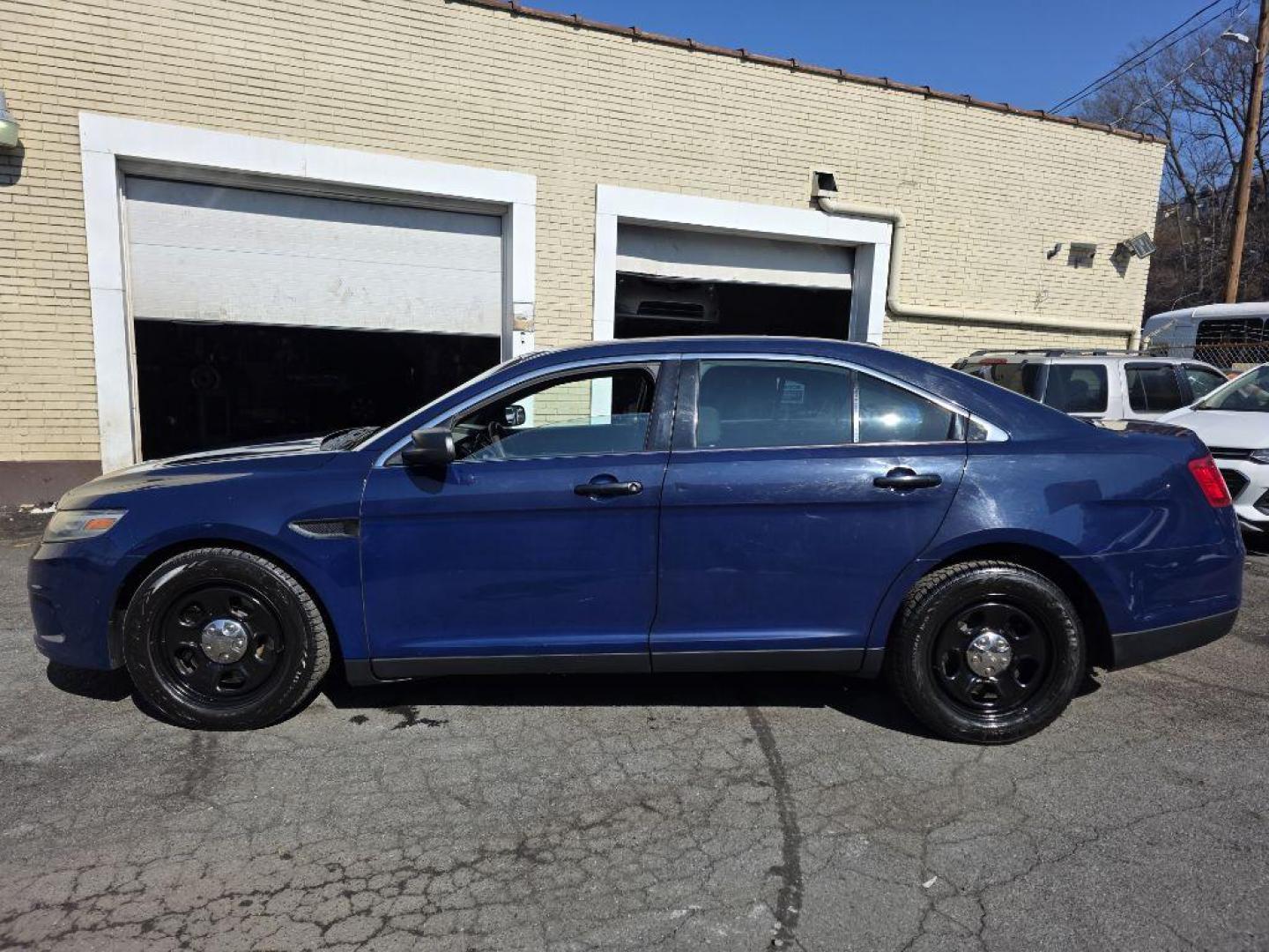 2013 BLUE FORD TAURUS POLICE INTERCEPTOR (1FAHP2M83DG) with an 3.5L engine, Automatic transmission, located at 117 North Cameron Street, Harrisburg, PA, 17101, (717) 963-8962, 40.266762, -76.875259 - WE FINANCE!!! Good Credit/ Challenged Credit/ No Credit - ALL Trade-Ins Welcomed!!! APPLY ONLINE or CALL us TODAY ;) Please call us to discuss your cash and/or financing options. - Photo#3