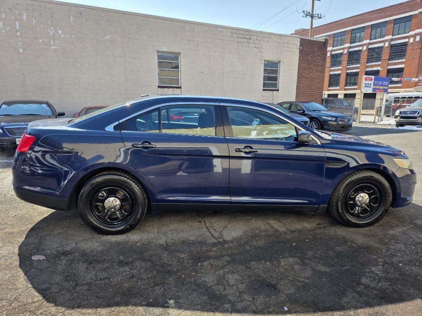 2013 BLUE FORD TAURUS POLICE INTERCEPTOR (1FAHP2M83DG) with an 3.5L engine, Automatic transmission, located at 117 North Cameron Street, Harrisburg, PA, 17101, (717) 963-8962, 40.266762, -76.875259 - WE FINANCE!!! Good Credit/ Challenged Credit/ No Credit - ALL Trade-Ins Welcomed!!! APPLY ONLINE or CALL us TODAY ;) Please call us to discuss your cash and/or financing options. - Photo#4