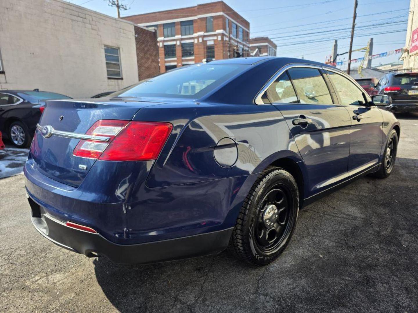 2013 BLUE FORD TAURUS POLICE INTERCEPTOR (1FAHP2M83DG) with an 3.5L engine, Automatic transmission, located at 117 North Cameron Street, Harrisburg, PA, 17101, (717) 963-8962, 40.266762, -76.875259 - WE FINANCE!!! Good Credit/ Challenged Credit/ No Credit - ALL Trade-Ins Welcomed!!! APPLY ONLINE or CALL us TODAY ;) Please call us to discuss your cash and/or financing options. - Photo#5