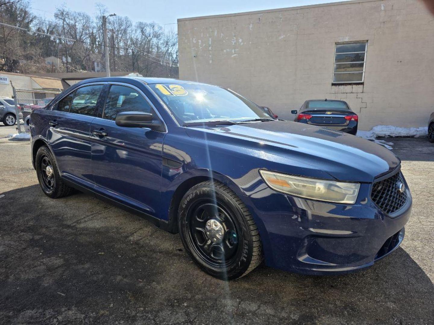 2013 BLUE FORD TAURUS POLICE INTERCEPTOR (1FAHP2M83DG) with an 3.5L engine, Automatic transmission, located at 117 North Cameron Street, Harrisburg, PA, 17101, (717) 963-8962, 40.266762, -76.875259 - WE FINANCE!!! Good Credit/ Challenged Credit/ No Credit - ALL Trade-Ins Welcomed!!! APPLY ONLINE or CALL us TODAY ;) Please call us to discuss your cash and/or financing options. - Photo#6