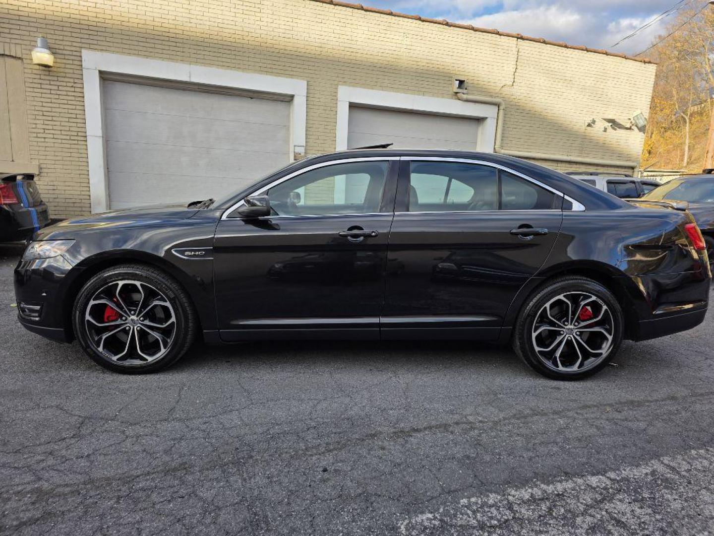 2013 BLACK FORD TAURUS SHO (1FAHP2KT5DG) with an 3.5L engine, Automatic transmission, located at 117 North Cameron Street, Harrisburg, PA, 17101, (717) 963-8962, 40.266762, -76.875259 - WE FINANCE!!! Good Credit/ Bad Credit/ No Credit - ALL Trade-Ins Welcomed!!! ***Guaranteed Credit Approval*** APPLY ONLINE or CALL us TODAY ;) Please call us to discuss your cash and financing options. - Photo#2