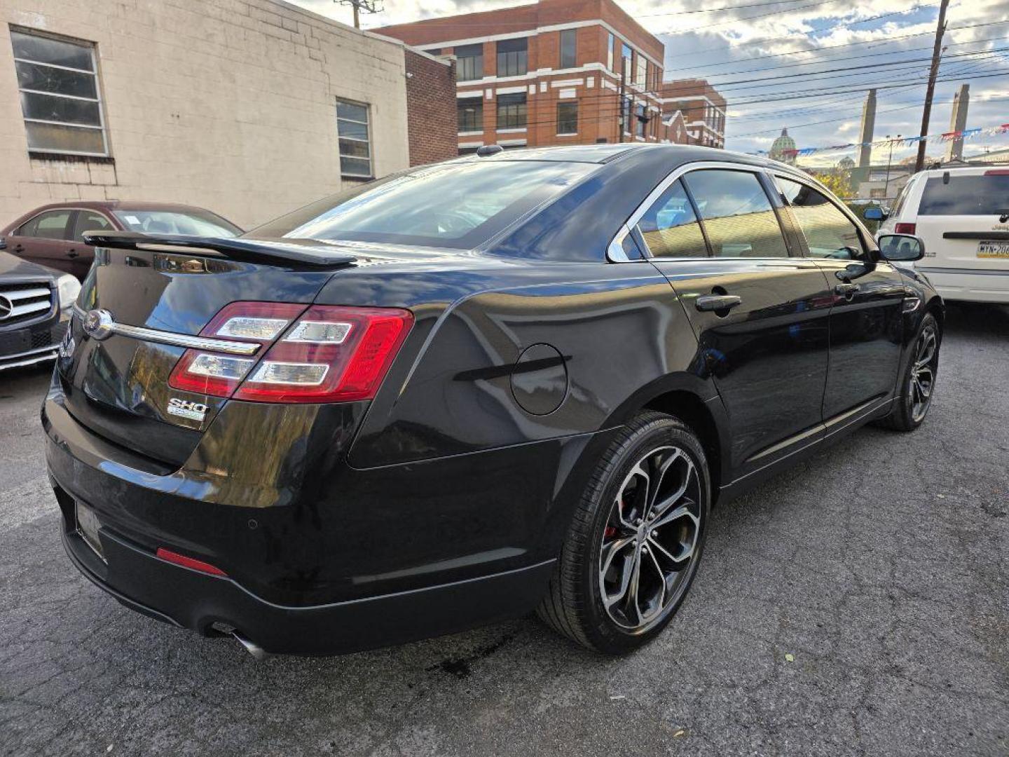 2013 BLACK FORD TAURUS SHO (1FAHP2KT5DG) with an 3.5L engine, Automatic transmission, located at 117 North Cameron Street, Harrisburg, PA, 17101, (717) 963-8962, 40.266762, -76.875259 - WE FINANCE!!! Good Credit/ Bad Credit/ No Credit - ALL Trade-Ins Welcomed!!! ***Guaranteed Credit Approval*** APPLY ONLINE or CALL us TODAY ;) Please call us to discuss your cash and financing options. - Photo#4