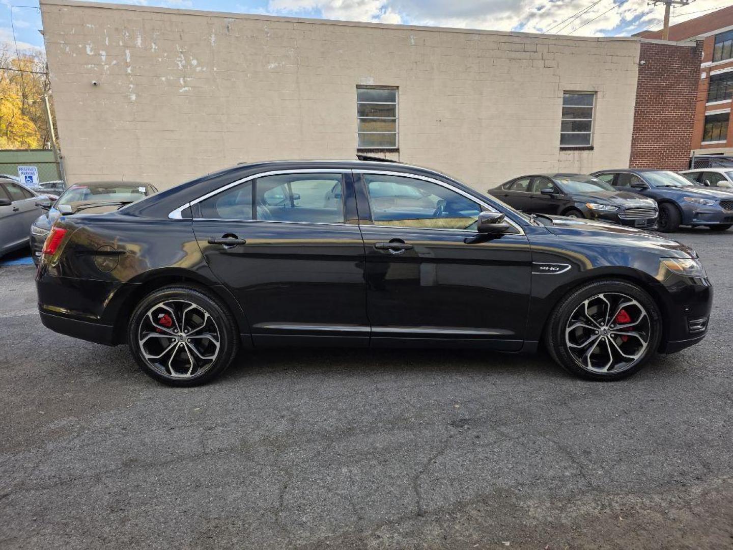 2013 BLACK FORD TAURUS SHO (1FAHP2KT5DG) with an 3.5L engine, Automatic transmission, located at 117 North Cameron Street, Harrisburg, PA, 17101, (717) 963-8962, 40.266762, -76.875259 - WE FINANCE!!! Good Credit/ Bad Credit/ No Credit - ALL Trade-Ins Welcomed!!! ***Guaranteed Credit Approval*** APPLY ONLINE or CALL us TODAY ;) Please call us to discuss your cash and financing options. - Photo#5