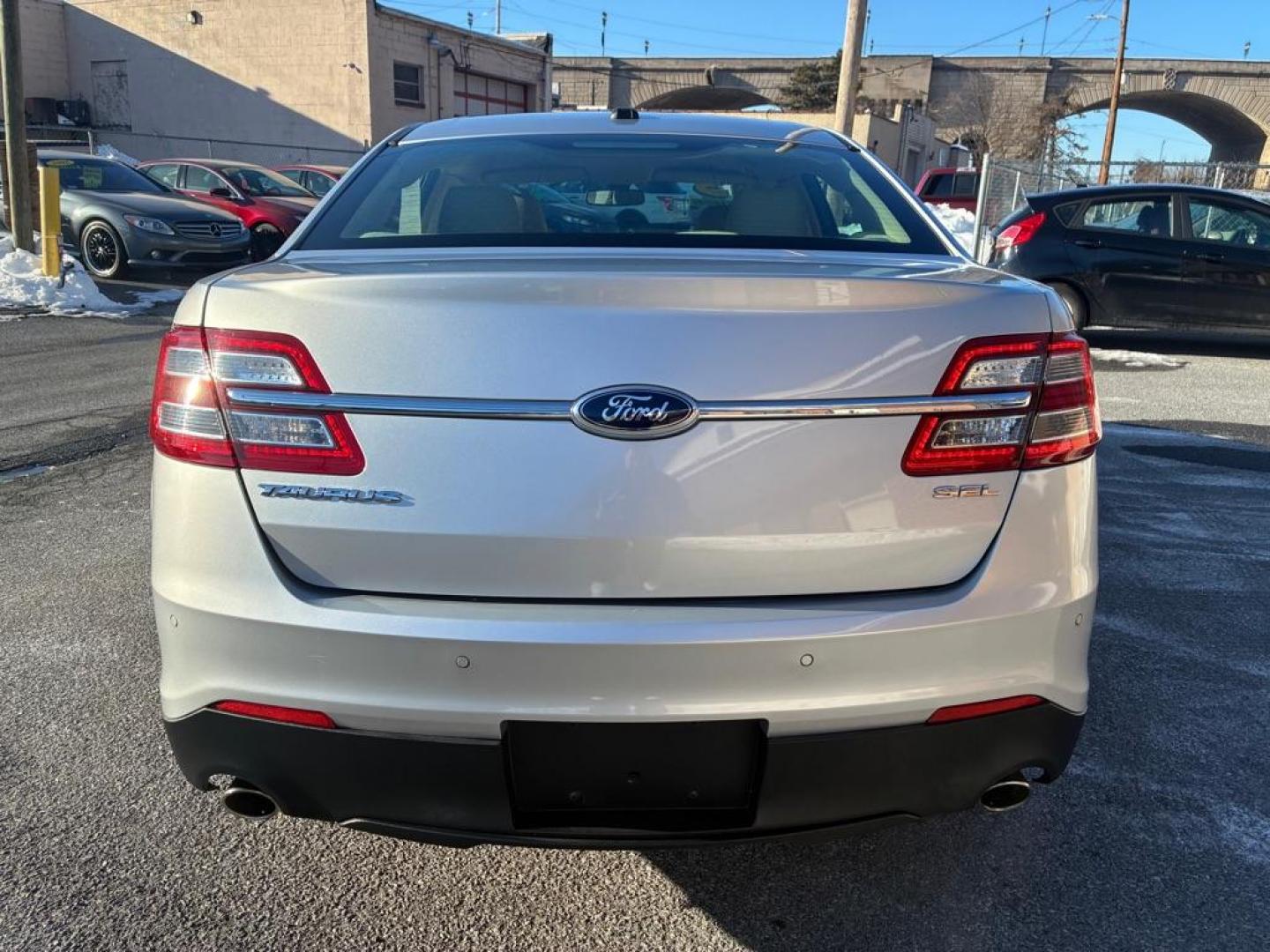 2013 SILVER FORD TAURUS SEL (1FAHP2E85DG) with an 3.5L engine, Automatic transmission, located at 117 North Cameron Street, Harrisburg, PA, 17101, (717) 963-8962, 40.266762, -76.875259 - WE FINANCE!!! Good Credit/ Challenged Credit/ No Credit - ALL Trade-Ins Welcomed!!! APPLY ONLINE or CALL us TODAY ;) Please call us to discuss your cash and/or financing options. - Photo#3
