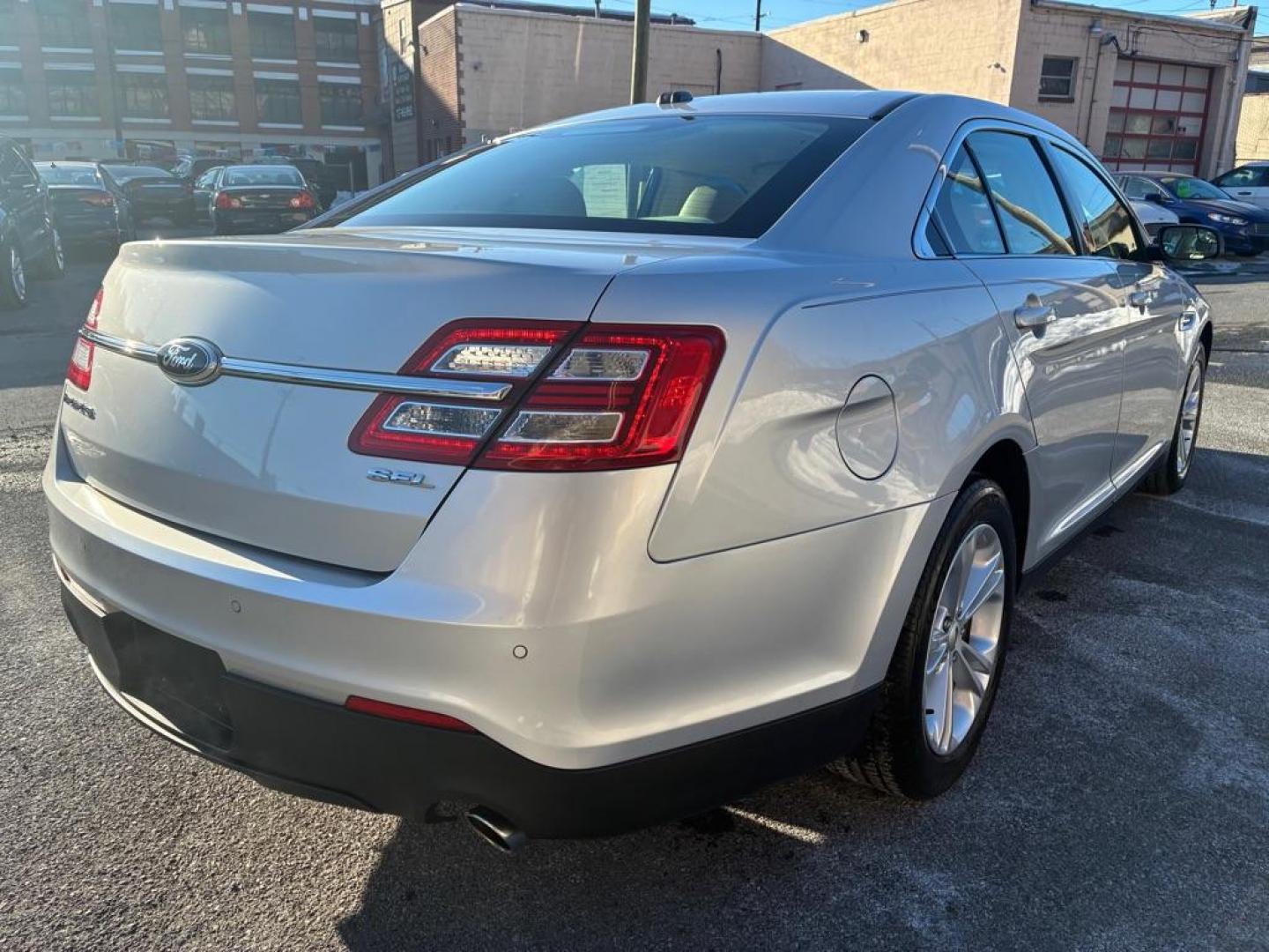 2013 SILVER FORD TAURUS SEL (1FAHP2E85DG) with an 3.5L engine, Automatic transmission, located at 117 North Cameron Street, Harrisburg, PA, 17101, (717) 963-8962, 40.266762, -76.875259 - WE FINANCE!!! Good Credit/ Challenged Credit/ No Credit - ALL Trade-Ins Welcomed!!! APPLY ONLINE or CALL us TODAY ;) Please call us to discuss your cash and/or financing options. - Photo#4