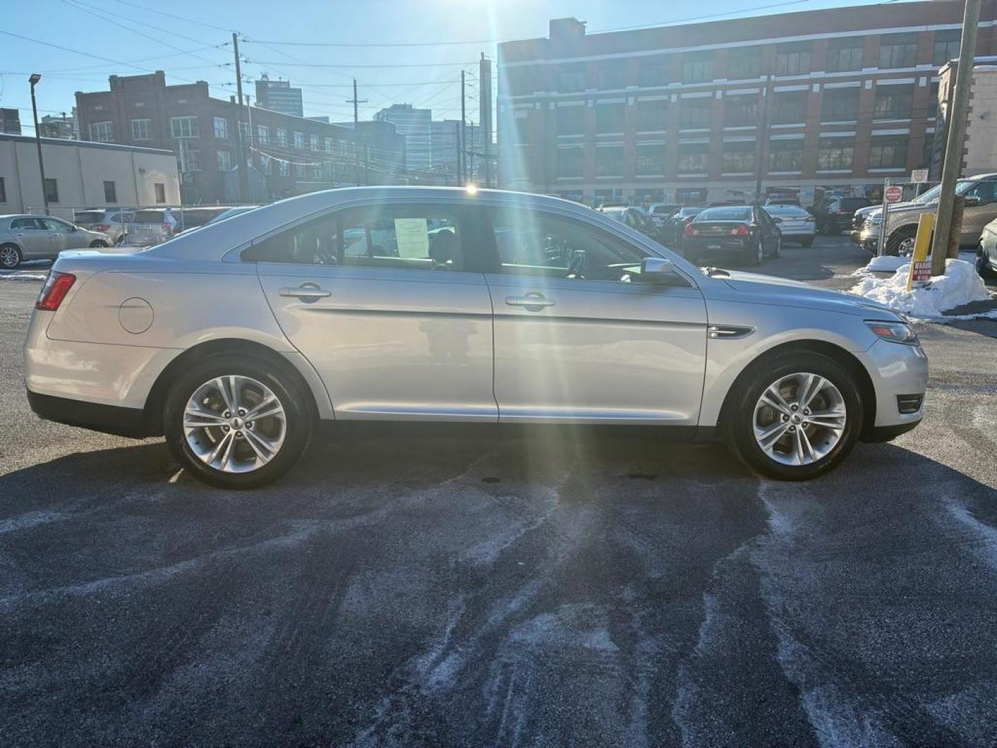 2013 SILVER FORD TAURUS SEL (1FAHP2E85DG) with an 3.5L engine, Automatic transmission, located at 117 North Cameron Street, Harrisburg, PA, 17101, (717) 963-8962, 40.266762, -76.875259 - WE FINANCE!!! Good Credit/ Challenged Credit/ No Credit - ALL Trade-Ins Welcomed!!! APPLY ONLINE or CALL us TODAY ;) Please call us to discuss your cash and/or financing options. - Photo#5