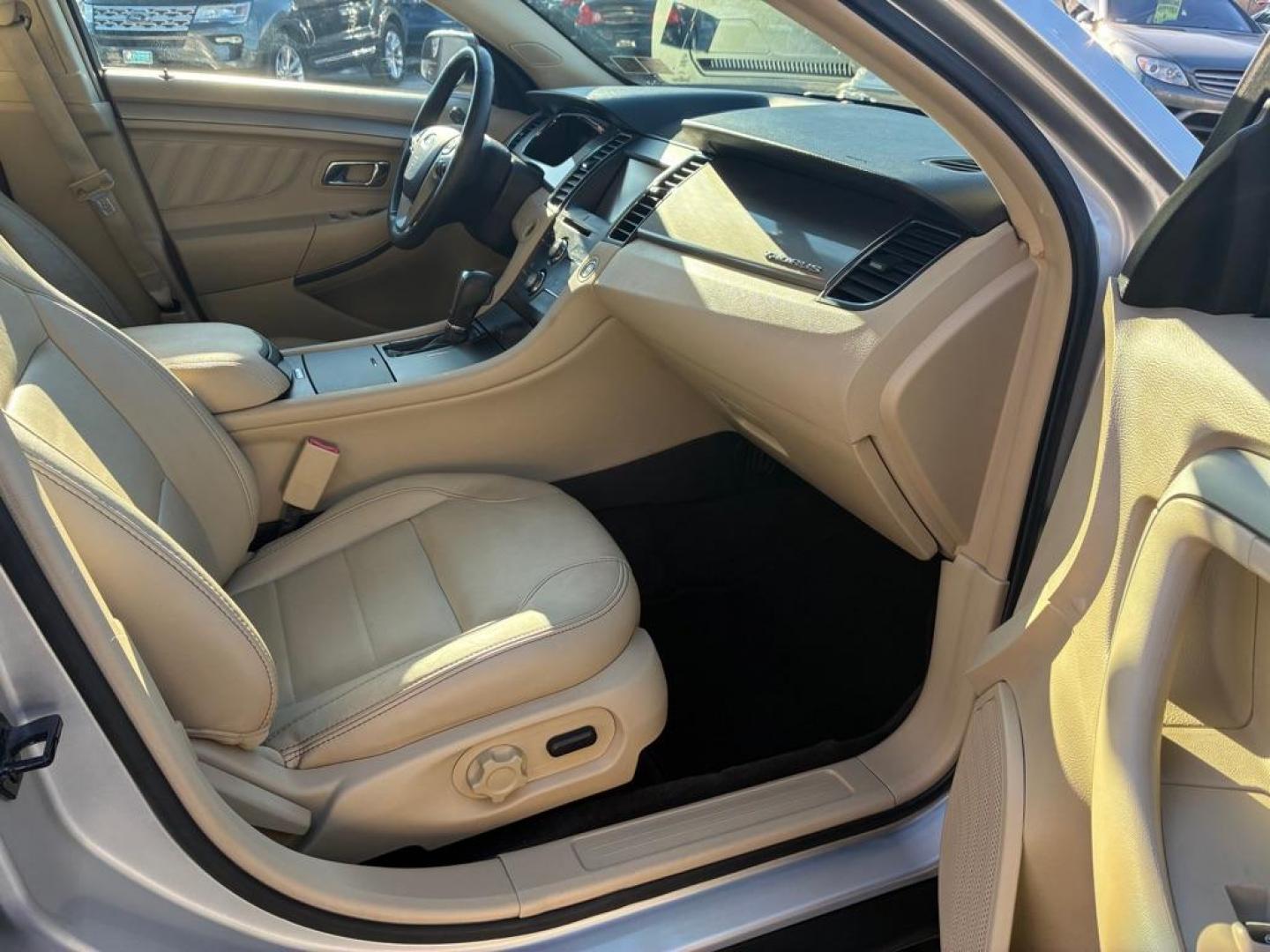 2013 SILVER FORD TAURUS SEL (1FAHP2E85DG) with an 3.5L engine, Automatic transmission, located at 117 North Cameron Street, Harrisburg, PA, 17101, (717) 963-8962, 40.266762, -76.875259 - WE FINANCE!!! Good Credit/ Challenged Credit/ No Credit - ALL Trade-Ins Welcomed!!! APPLY ONLINE or CALL us TODAY ;) Please call us to discuss your cash and/or financing options. - Photo#7