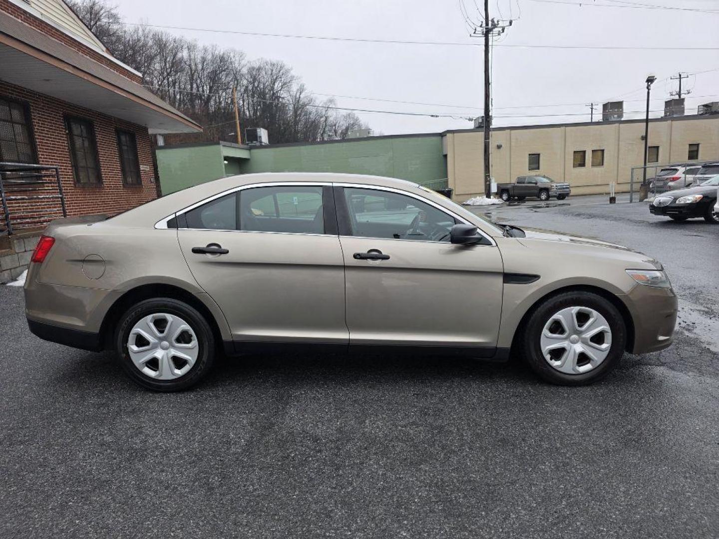2013 GOLD FORD TAURUS POLICE INTERCEPTOR (1FAHP2M87DG) with an 3.5L engine, Automatic transmission, located at 117 North Cameron Street, Harrisburg, PA, 17101, (717) 963-8962, 40.266762, -76.875259 - WE FINANCE!!! Good Credit/ Challenged Credit/ No Credit - ALL Trade-Ins Welcomed!!! APPLY ONLINE or CALL us TODAY ;) Please call us to discuss your cash and/or financing options. - Photo#5