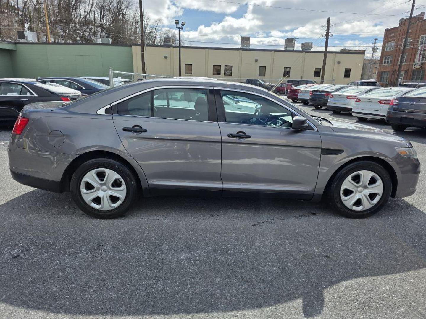 2013 GRAY FORD TAURUS POLICE INTERCEPTOR (1FAHP2M85DG) with an 3.5L engine, Automatic transmission, located at 117 North Cameron Street, Harrisburg, PA, 17101, (717) 963-8962, 40.266762, -76.875259 - WE FINANCE!!! Good Credit/ Challenged Credit/ No Credit - ALL Trade-Ins Welcomed!!! APPLY ONLINE or CALL us TODAY ;) Please call us to discuss your cash and/or financing options. - Photo#5