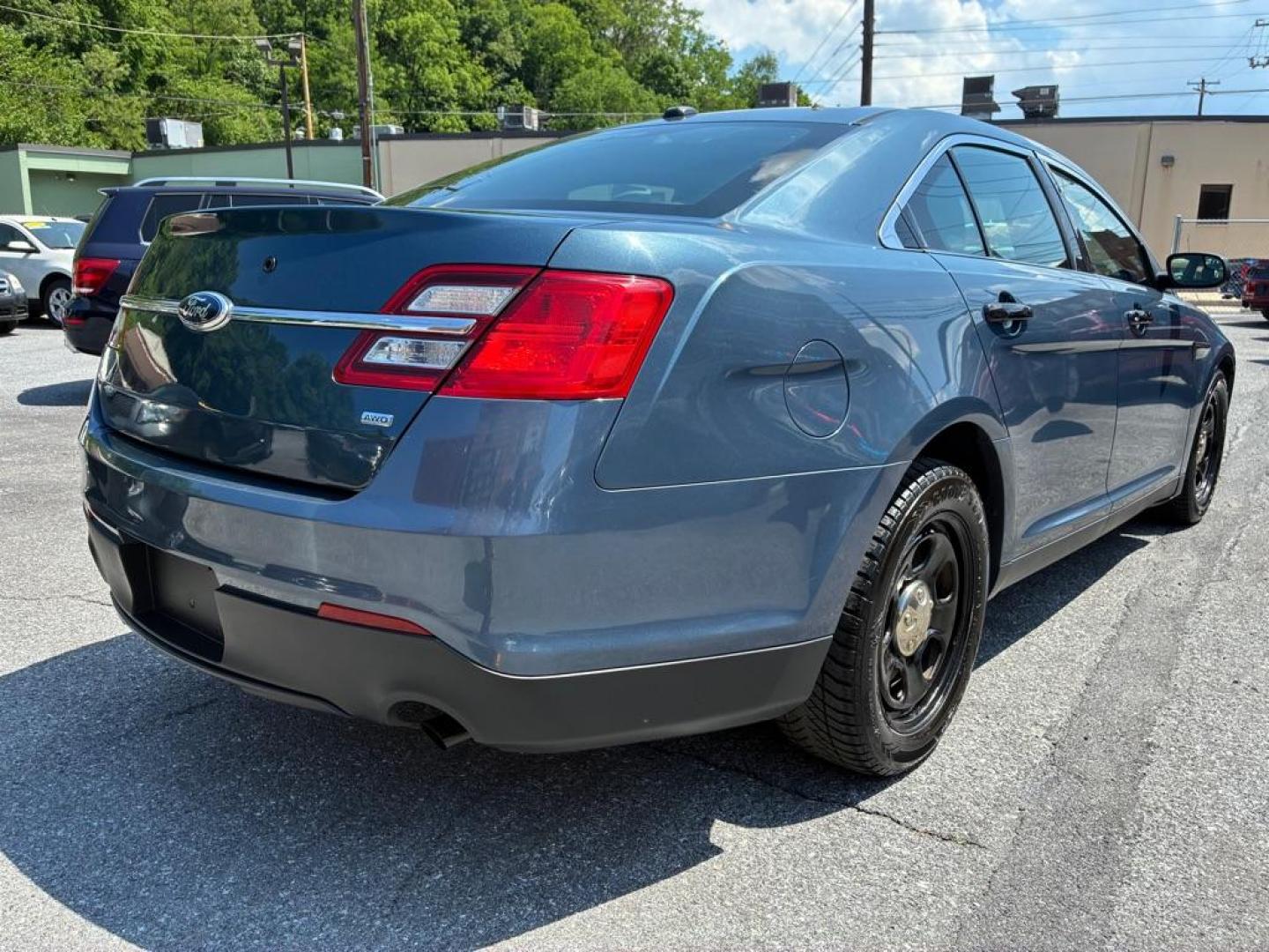 2013 BLUE FORD TAURUS POLICE INTERCEPTOR (1FAHP2M80DG) with an 3.5L engine, Automatic transmission, located at 117 North Cameron Street, Harrisburg, PA, 17101, (717) 963-8962, 40.266762, -76.875259 - WE FINANCE!!! MOST vehicles are available for financing. Good Credit/ Challenged Credit/ No Credit - ALL Trade-Ins Welcomed!!! APPLY ONLINE or CALL us TODAY Please call us to discuss your cash and/or financing options. Thanks for cheching our inventory! We're here to help. - Photo#4