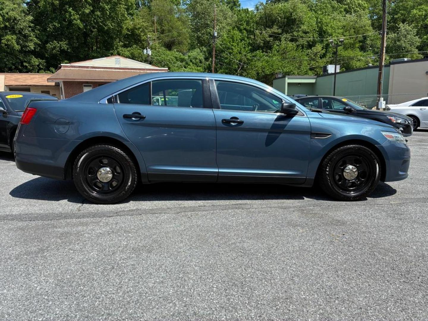 2013 BLUE FORD TAURUS POLICE INTERCEPTOR (1FAHP2M80DG) with an 3.5L engine, Automatic transmission, located at 117 North Cameron Street, Harrisburg, PA, 17101, (717) 963-8962, 40.266762, -76.875259 - WE FINANCE!!! MOST vehicles are available for financing. Good Credit/ Challenged Credit/ No Credit - ALL Trade-Ins Welcomed!!! APPLY ONLINE or CALL us TODAY Please call us to discuss your cash and/or financing options. Thanks for cheching our inventory! We're here to help. - Photo#5