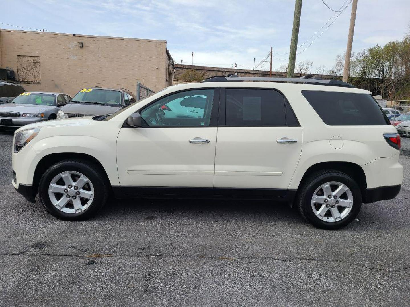 2013 WHITE GMC ACADIA SLE (1GKKVPKD3DJ) with an 3.6L engine, Automatic transmission, located at 117 North Cameron Street, Harrisburg, PA, 17101, (717) 963-8962, 40.266762, -76.875259 - WE FINANCE!!! Good Credit/ Bad Credit/ No Credit - ALL Trade-Ins Welcomed!!! ***Guaranteed Credit Approval*** APPLY ONLINE or CALL us TODAY ;) Internet Prices and Marketplace Prices are SPECIAL discounted ***CASH DEALS*** Retail Prices are higher. Please call us to discuss your cash and finan - Photo#1