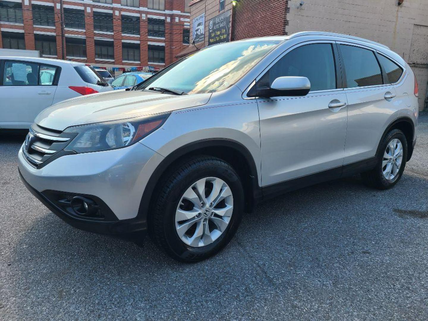 2013 SILVER HONDA CR-V EXL (2HKRM4H74DH) with an 2.4L engine, Automatic transmission, located at 117 North Cameron Street, Harrisburg, PA, 17101, (717) 963-8962, 40.266762, -76.875259 - WE FINANCE!!! Good Credit/ Bad Credit/ No Credit - ALL Trade-Ins Welcomed!!! ***Guaranteed Credit Approval*** APPLY ONLINE or CALL us TODAY ;) Internet Prices and Marketplace Prices are SPECIAL discounted ***CASH DEALS*** Retail Prices are higher. Please call us to discuss your cash and finan - Photo#0