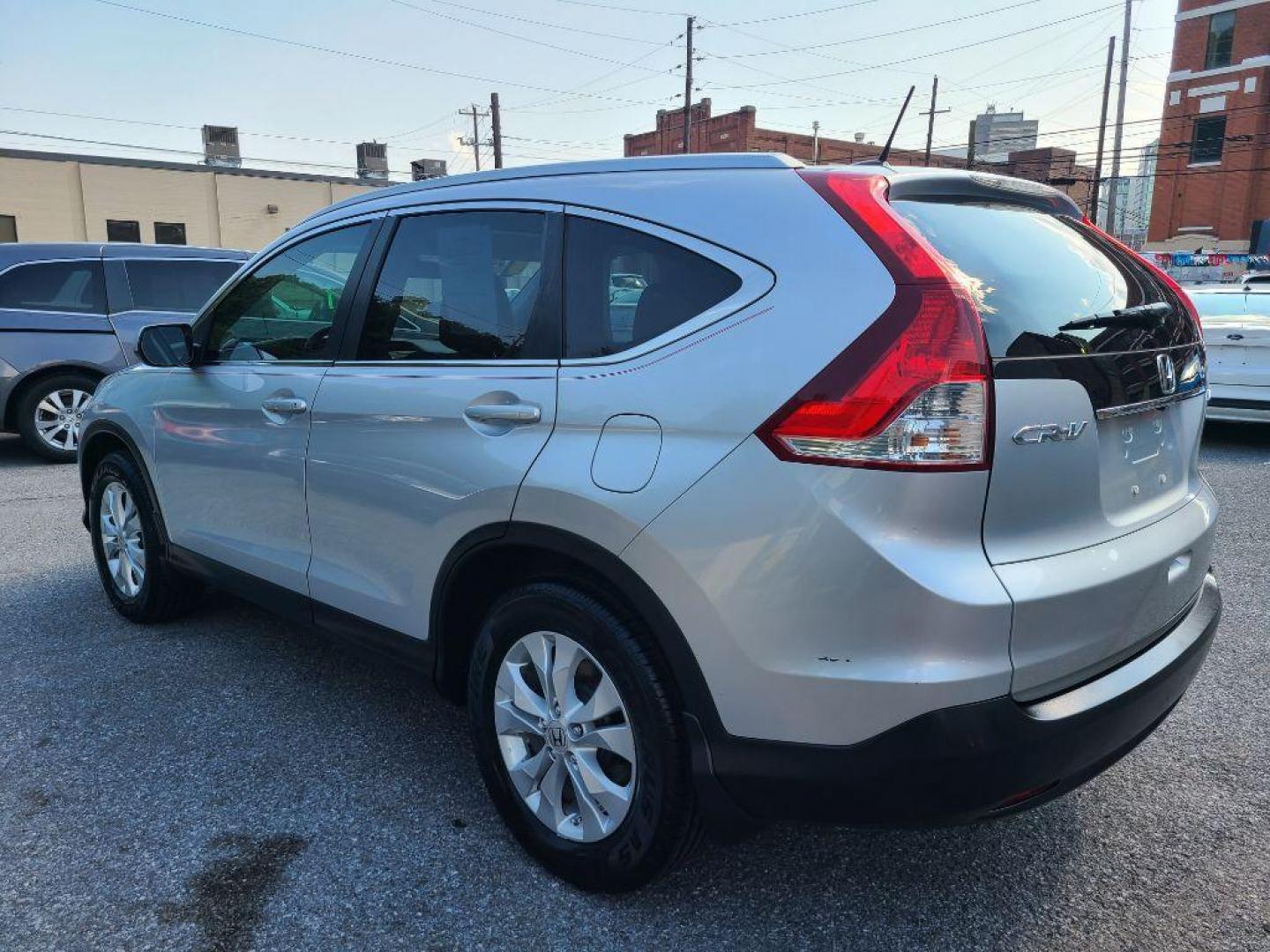 2013 SILVER HONDA CR-V EXL (2HKRM4H74DH) with an 2.4L engine, Automatic transmission, located at 117 North Cameron Street, Harrisburg, PA, 17101, (717) 963-8962, 40.266762, -76.875259 - WE FINANCE!!! Good Credit/ Bad Credit/ No Credit - ALL Trade-Ins Welcomed!!! ***Guaranteed Credit Approval*** APPLY ONLINE or CALL us TODAY ;) Internet Prices and Marketplace Prices are SPECIAL discounted ***CASH DEALS*** Retail Prices are higher. Please call us to discuss your cash and finan - Photo#2