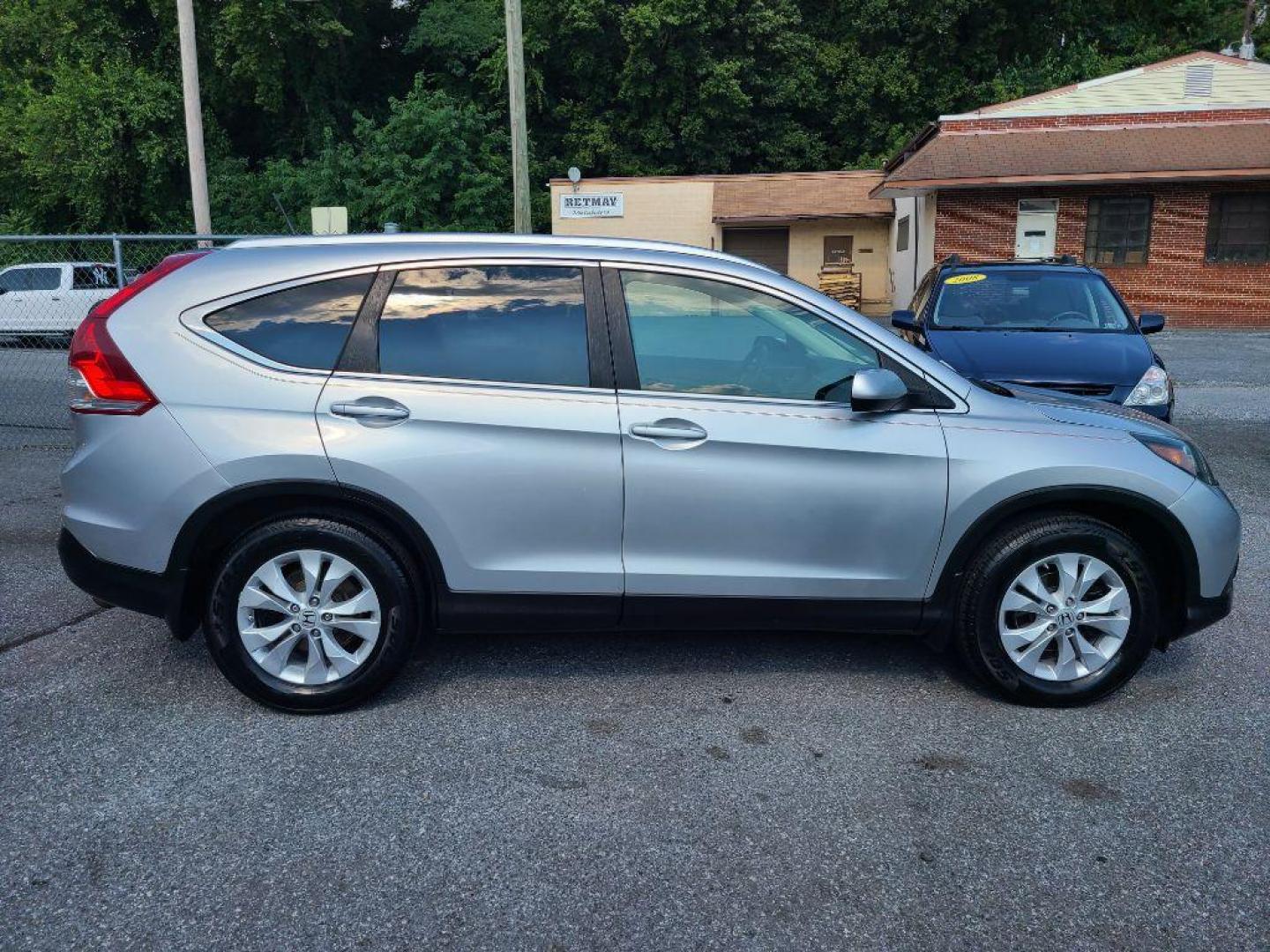 2013 SILVER HONDA CR-V EXL (2HKRM4H74DH) with an 2.4L engine, Automatic transmission, located at 117 North Cameron Street, Harrisburg, PA, 17101, (717) 963-8962, 40.266762, -76.875259 - WE FINANCE!!! Good Credit/ Bad Credit/ No Credit - ALL Trade-Ins Welcomed!!! ***Guaranteed Credit Approval*** APPLY ONLINE or CALL us TODAY ;) Internet Prices and Marketplace Prices are SPECIAL discounted ***CASH DEALS*** Retail Prices are higher. Please call us to discuss your cash and finan - Photo#5