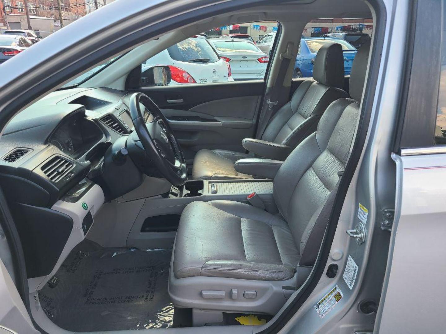 2013 SILVER HONDA CR-V EXL (2HKRM4H74DH) with an 2.4L engine, Automatic transmission, located at 117 North Cameron Street, Harrisburg, PA, 17101, (717) 963-8962, 40.266762, -76.875259 - WE FINANCE!!! Good Credit/ Bad Credit/ No Credit - ALL Trade-Ins Welcomed!!! ***Guaranteed Credit Approval*** APPLY ONLINE or CALL us TODAY ;) Internet Prices and Marketplace Prices are SPECIAL discounted ***CASH DEALS*** Retail Prices are higher. Please call us to discuss your cash and finan - Photo#13
