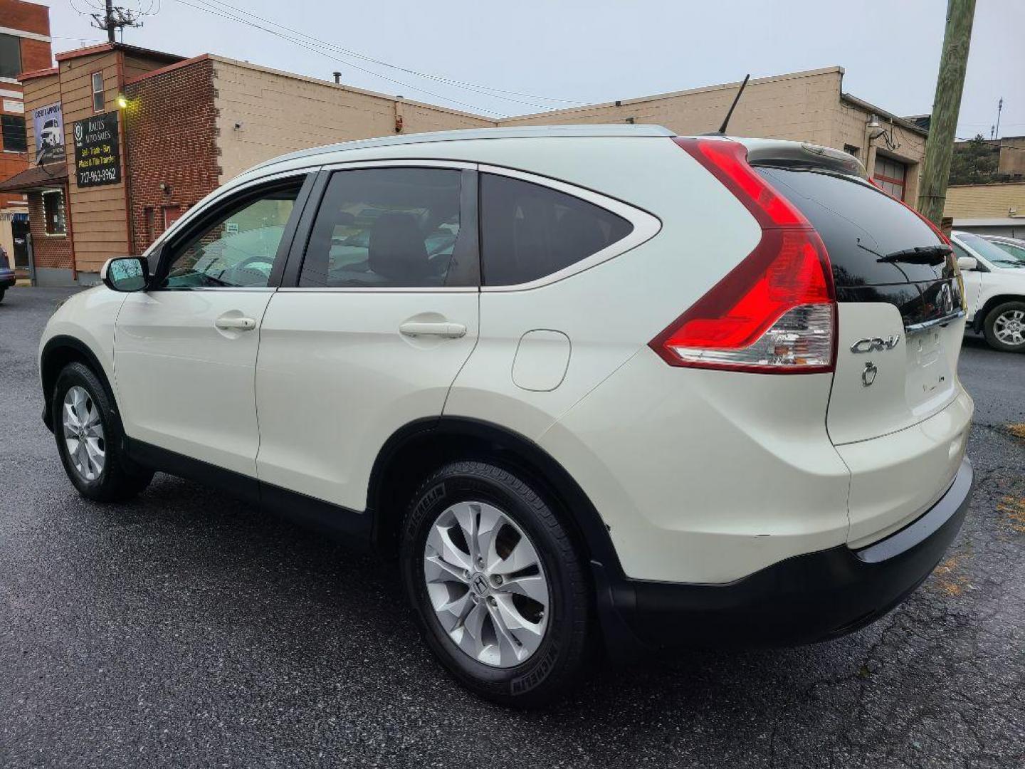2013 WHITE HONDA CR-V EXL (5J6RM4H77DL) with an 2.4L engine, Automatic transmission, located at 117 North Cameron Street, Harrisburg, PA, 17101, (717) 963-8962, 40.266762, -76.875259 - WE FINANCE!!! Good Credit/ Bad Credit/ No Credit - ALL Trade-Ins Welcomed!!! ***Guaranteed Credit Approval*** APPLY ONLINE or CALL us TODAY ;) Internet Prices and Marketplace Prices are SPECIAL discounted ***CASH DEALS*** Retail Prices are higher. Please call us to discuss your cash and finan - Photo#2