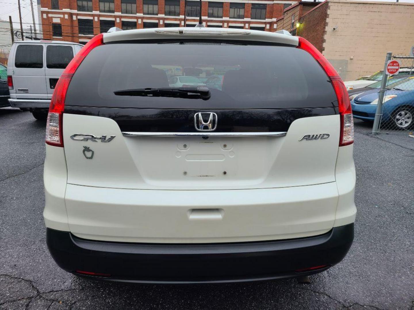 2013 WHITE HONDA CR-V EXL (5J6RM4H77DL) with an 2.4L engine, Automatic transmission, located at 117 North Cameron Street, Harrisburg, PA, 17101, (717) 963-8962, 40.266762, -76.875259 - WE FINANCE!!! Good Credit/ Bad Credit/ No Credit - ALL Trade-Ins Welcomed!!! ***Guaranteed Credit Approval*** APPLY ONLINE or CALL us TODAY ;) Internet Prices and Marketplace Prices are SPECIAL discounted ***CASH DEALS*** Retail Prices are higher. Please call us to discuss your cash and finan - Photo#3