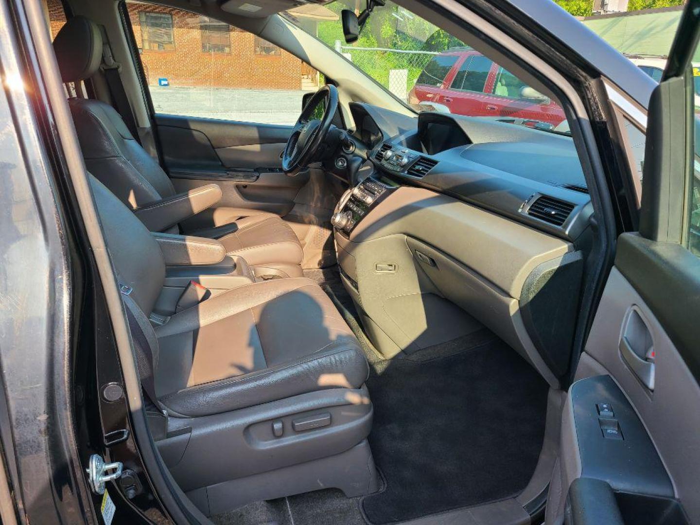 2013 BLACK HONDA ODYSSEY TOURING (5FNRL5H93DB) with an 3.5L engine, Automatic transmission, located at 117 North Cameron Street, Harrisburg, PA, 17101, (717) 963-8962, 40.266762, -76.875259 - WE FINANCE!!! Good Credit/ Bad Credit/ No Credit - ALL Trade-Ins Welcomed!!! ***Guaranteed Credit Approval*** APPLY ONLINE or CALL us TODAY ;) Internet Prices and Marketplace Prices are SPECIAL discounted ***CASH DEALS*** Retail Prices are higher. Please call us to discuss your cash and finan - Photo#10