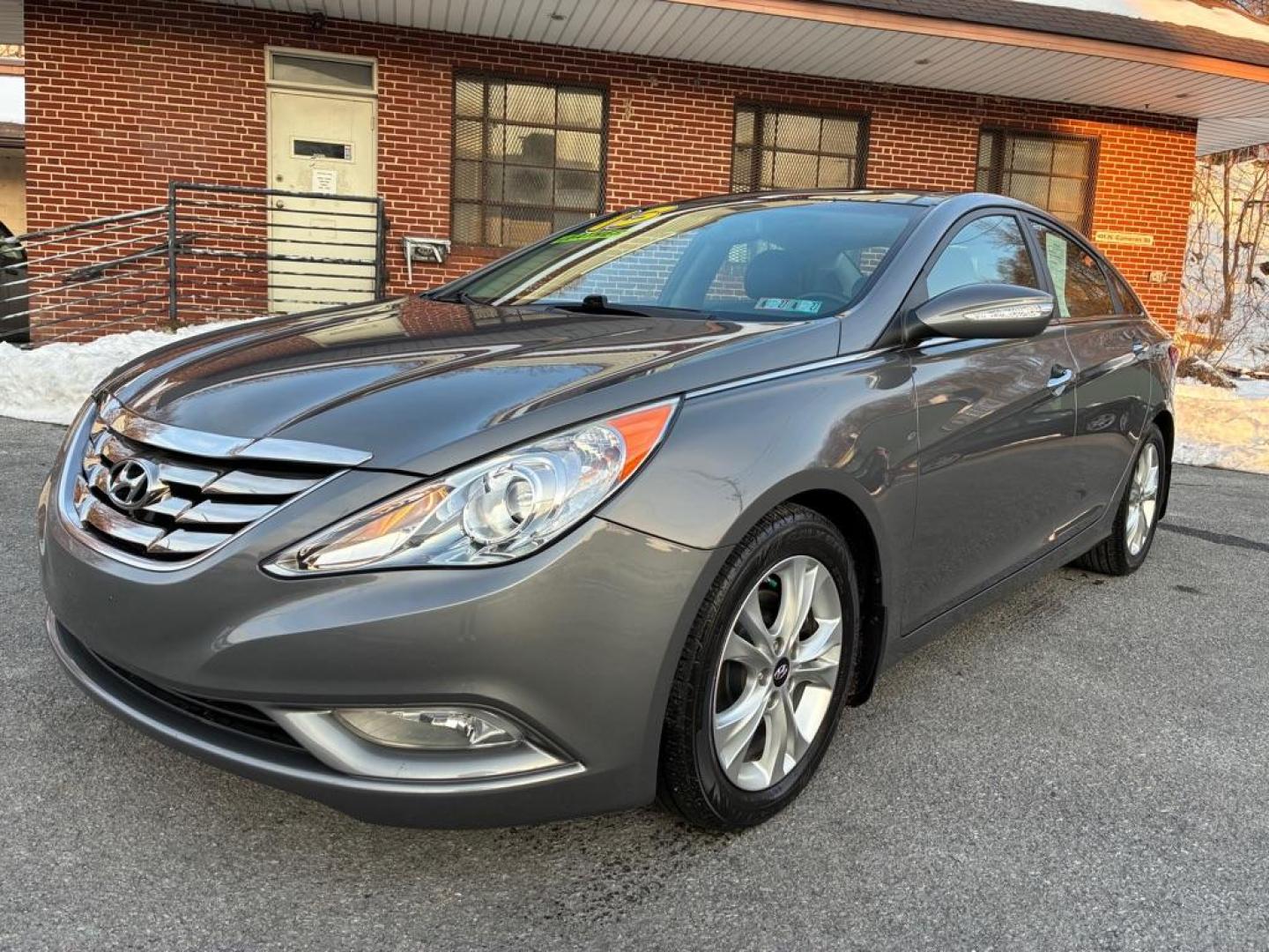 2013 GRAY HYUNDAI SONATA LIMITED (5NPEC4AC8DH) with an 2.4L engine, Automatic transmission, located at 117 North Cameron Street, Harrisburg, PA, 17101, (717) 963-8962, 40.266762, -76.875259 - WE FINANCE!!! Good Credit/ Challenged Credit/ No Credit - ALL Trade-Ins Welcomed!!! APPLY ONLINE or CALL us TODAY ;) Please call us to discuss your cash and/or financing options. - Photo#0