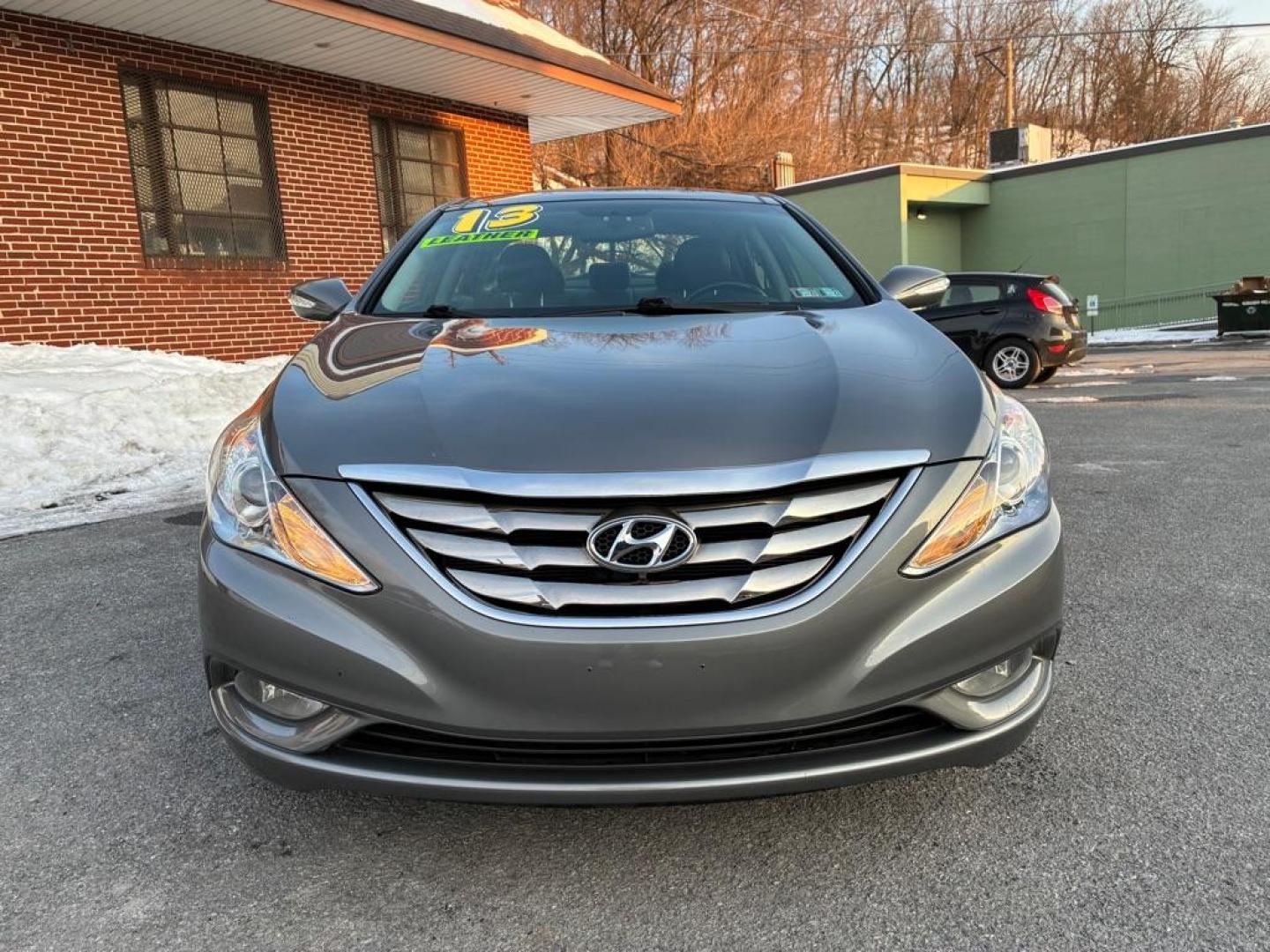 2013 GRAY HYUNDAI SONATA LIMITED (5NPEC4AC8DH) with an 2.4L engine, Automatic transmission, located at 117 North Cameron Street, Harrisburg, PA, 17101, (717) 963-8962, 40.266762, -76.875259 - WE FINANCE!!! Good Credit/ Challenged Credit/ No Credit - ALL Trade-Ins Welcomed!!! APPLY ONLINE or CALL us TODAY ;) Please call us to discuss your cash and/or financing options. - Photo#6
