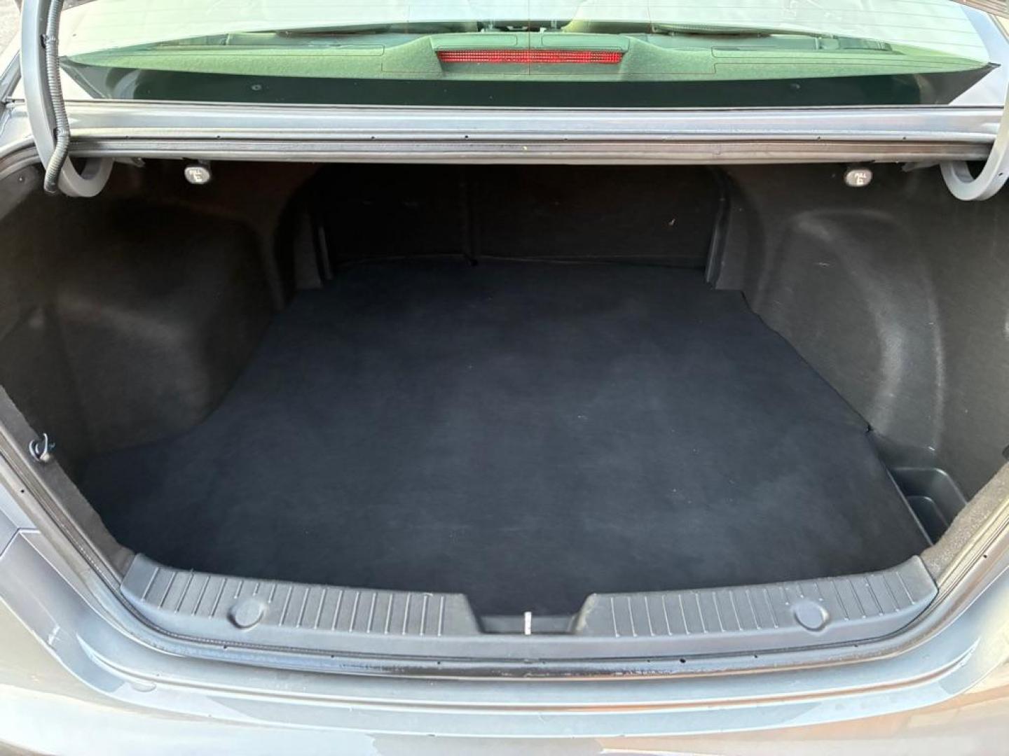 2013 GRAY HYUNDAI SONATA LIMITED (5NPEC4AC8DH) with an 2.4L engine, Automatic transmission, located at 117 North Cameron Street, Harrisburg, PA, 17101, (717) 963-8962, 40.266762, -76.875259 - WE FINANCE!!! Good Credit/ Challenged Credit/ No Credit - ALL Trade-Ins Welcomed!!! APPLY ONLINE or CALL us TODAY ;) Please call us to discuss your cash and/or financing options. - Photo#11