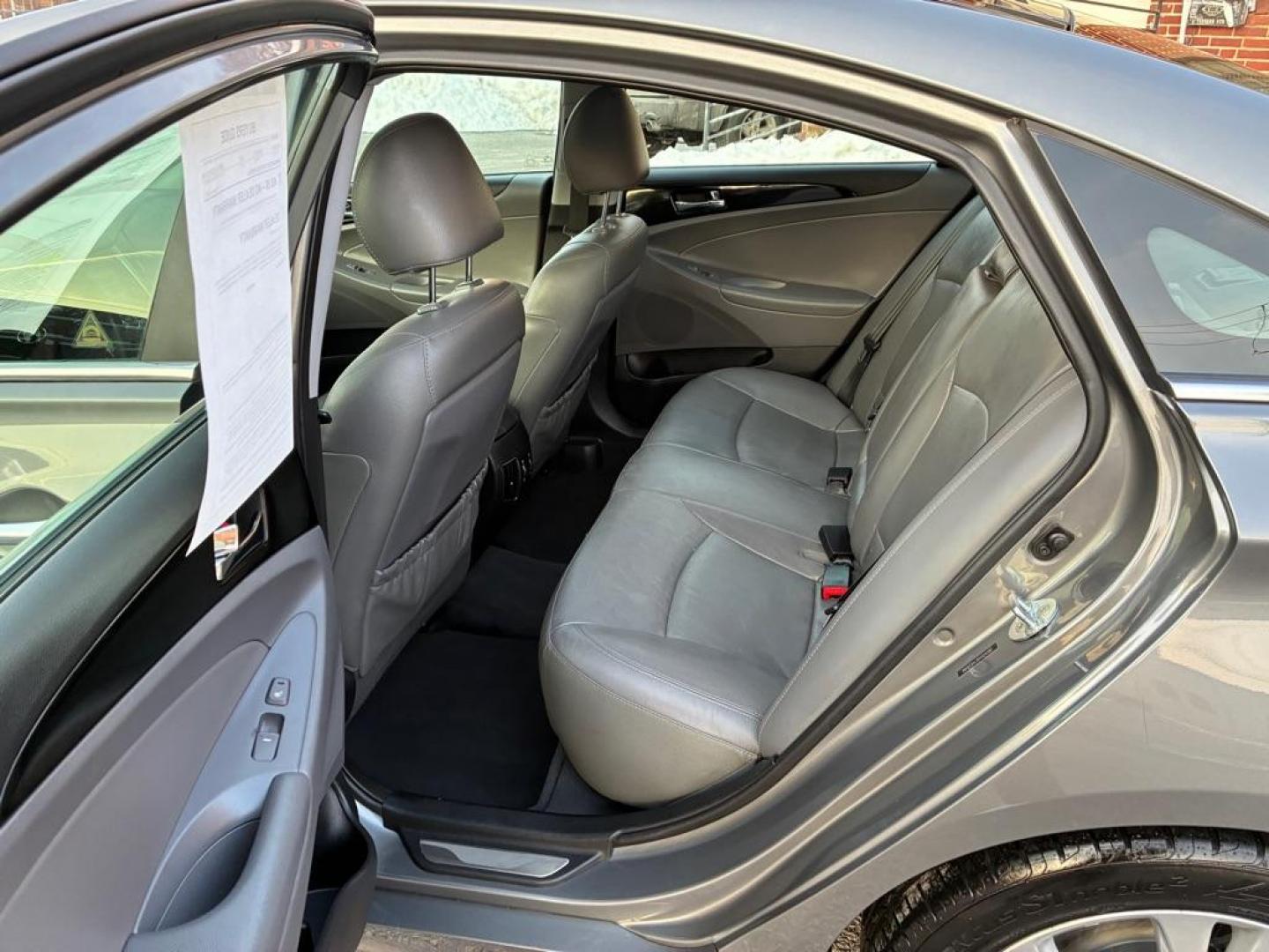2013 GRAY HYUNDAI SONATA LIMITED (5NPEC4AC8DH) with an 2.4L engine, Automatic transmission, located at 117 North Cameron Street, Harrisburg, PA, 17101, (717) 963-8962, 40.266762, -76.875259 - WE FINANCE!!! Good Credit/ Challenged Credit/ No Credit - ALL Trade-Ins Welcomed!!! APPLY ONLINE or CALL us TODAY ;) Please call us to discuss your cash and/or financing options. - Photo#12