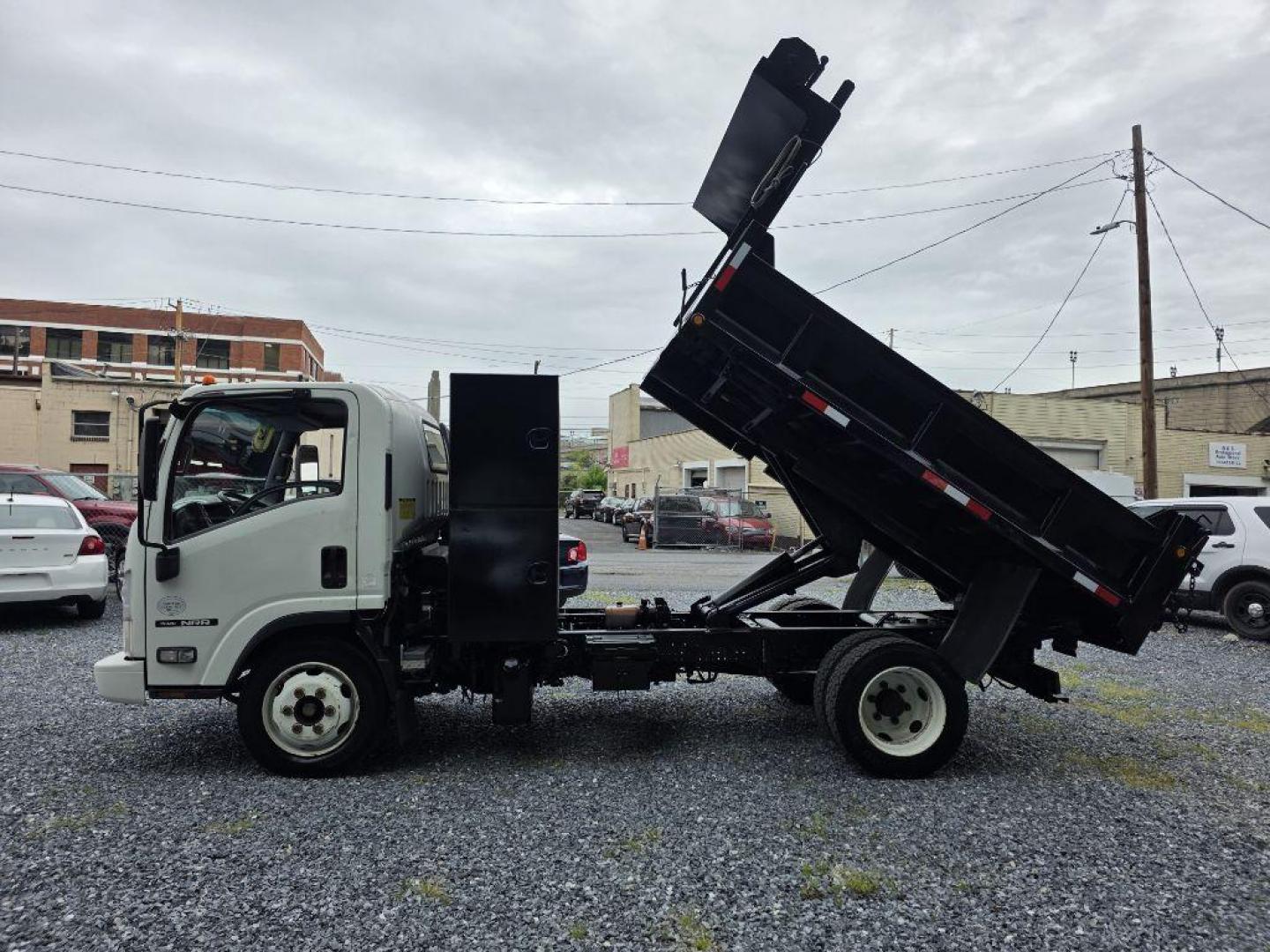 2013 WHITE ISUZU NRR DSL REG WHITE CAB IBT AIR PWL (JALE5W160D7) with an 5.2L engine, Automatic transmission, located at 117 North Cameron Street, Harrisburg, PA, 17101, (717) 963-8962, 40.266762, -76.875259 - WE FINANCE!!! Good Credit/ Challenged Credit/ No Credit - ALL Trade-Ins Welcomed!!! APPLY ONLINE or CALL us TODAY ;) Please call us to discuss your cash and/or financing options. - Photo#2