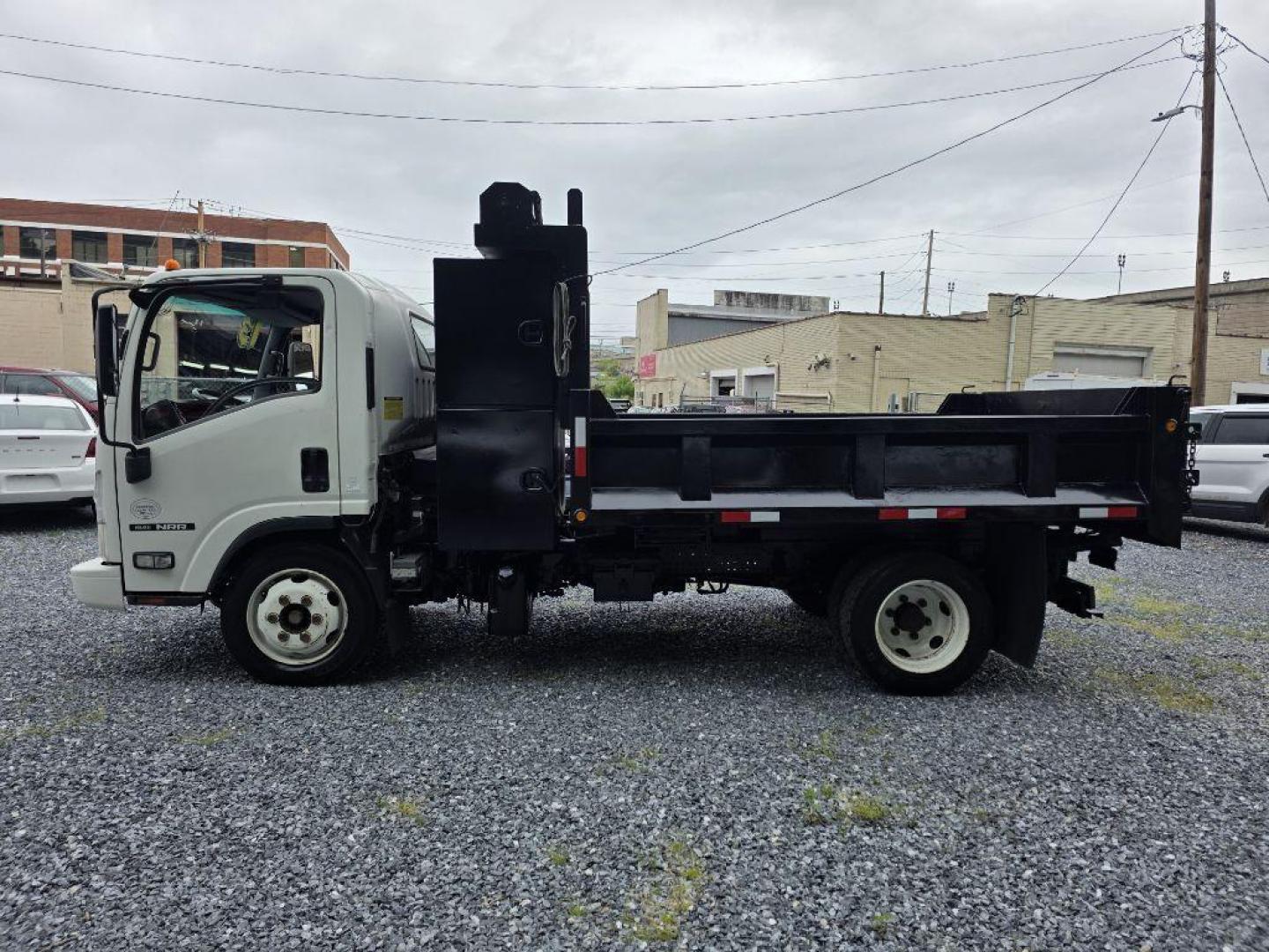 2013 WHITE ISUZU NRR DSL REG WHITE CAB IBT AIR PWL (JALE5W160D7) with an 5.2L engine, Automatic transmission, located at 117 North Cameron Street, Harrisburg, PA, 17101, (717) 963-8962, 40.266762, -76.875259 - WE FINANCE!!! Good Credit/ Challenged Credit/ No Credit - ALL Trade-Ins Welcomed!!! APPLY ONLINE or CALL us TODAY ;) Please call us to discuss your cash and/or financing options. - Photo#4