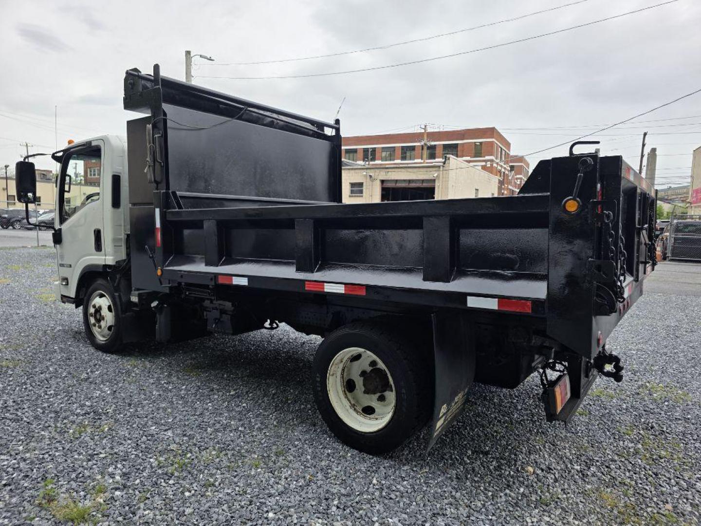 2013 WHITE ISUZU NRR DSL REG WHITE CAB IBT AIR PWL (JALE5W160D7) with an 5.2L engine, Automatic transmission, located at 117 North Cameron Street, Harrisburg, PA, 17101, (717) 963-8962, 40.266762, -76.875259 - WE FINANCE!!! Good Credit/ Challenged Credit/ No Credit - ALL Trade-Ins Welcomed!!! APPLY ONLINE or CALL us TODAY ;) Please call us to discuss your cash and/or financing options. - Photo#5