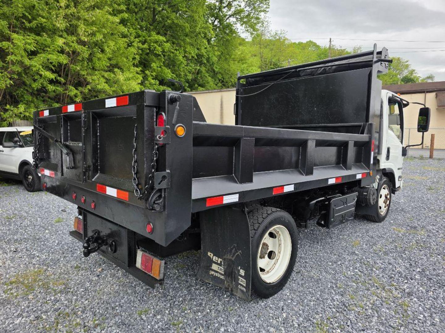 2013 WHITE ISUZU NRR DSL REG WHITE CAB IBT AIR PWL (JALE5W160D7) with an 5.2L engine, Automatic transmission, located at 117 North Cameron Street, Harrisburg, PA, 17101, (717) 963-8962, 40.266762, -76.875259 - WE FINANCE!!! Good Credit/ Challenged Credit/ No Credit - ALL Trade-Ins Welcomed!!! APPLY ONLINE or CALL us TODAY ;) Please call us to discuss your cash and/or financing options. - Photo#7